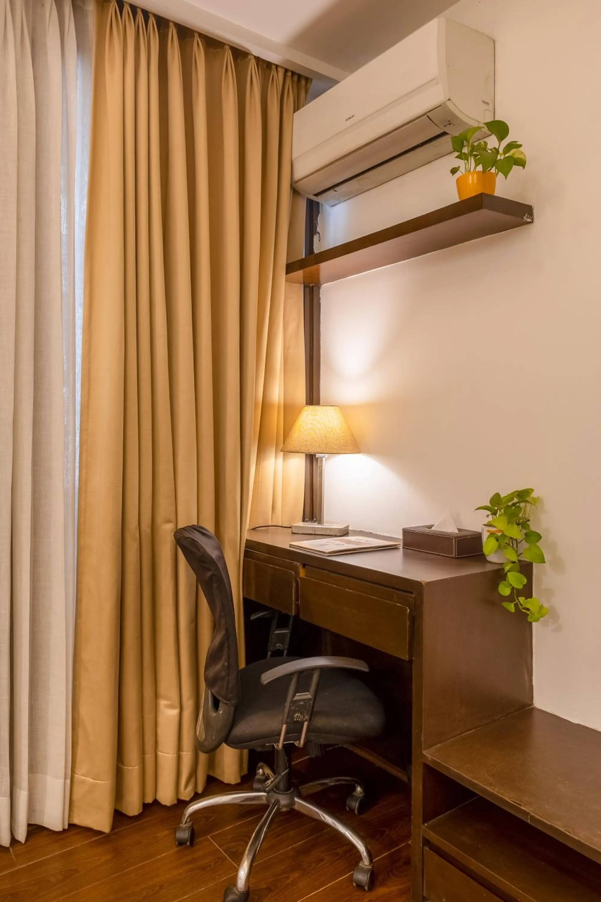 air conditioner in Vivid Boutique Hotel, Medanta, Gurugram