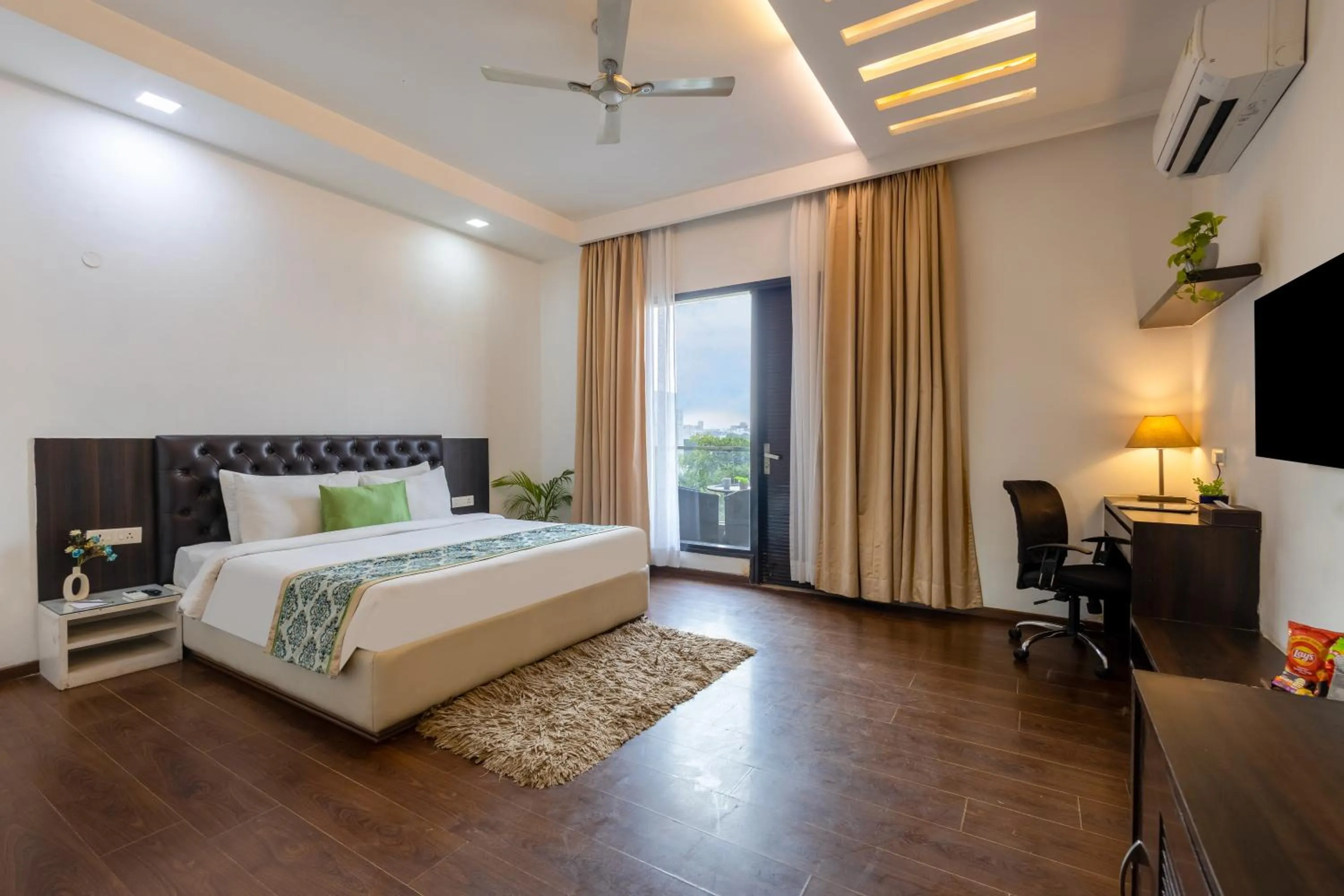 Photo of the whole room, Bed in Vivid Boutique Hotel, Medanta, Gurugram