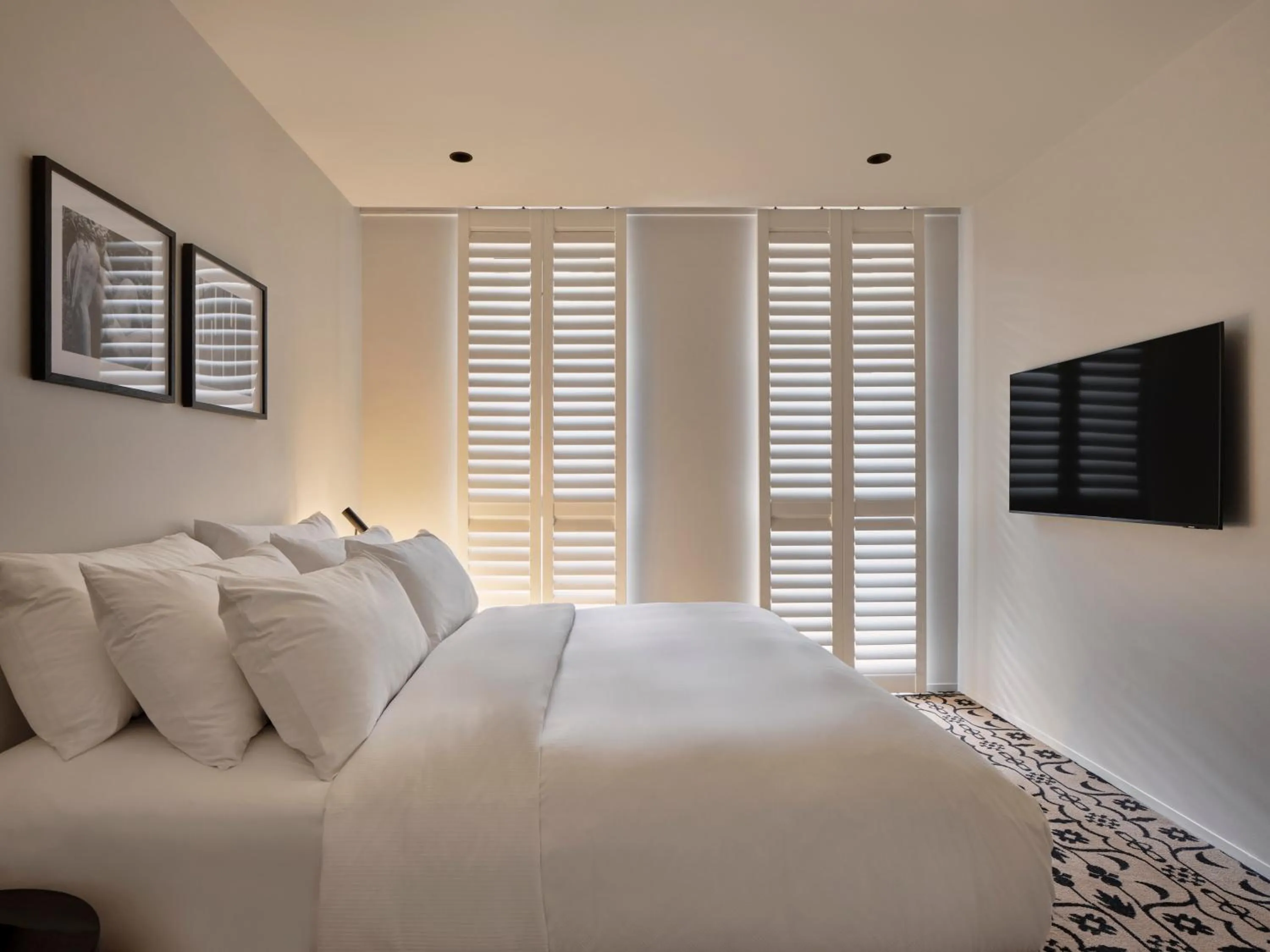 Bed in Burbury Hotel & Apartments