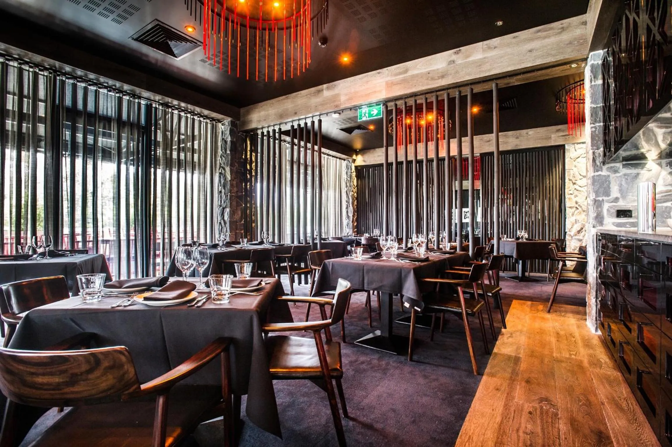 Restaurant/places to eat in Burbury Hotel & Apartments