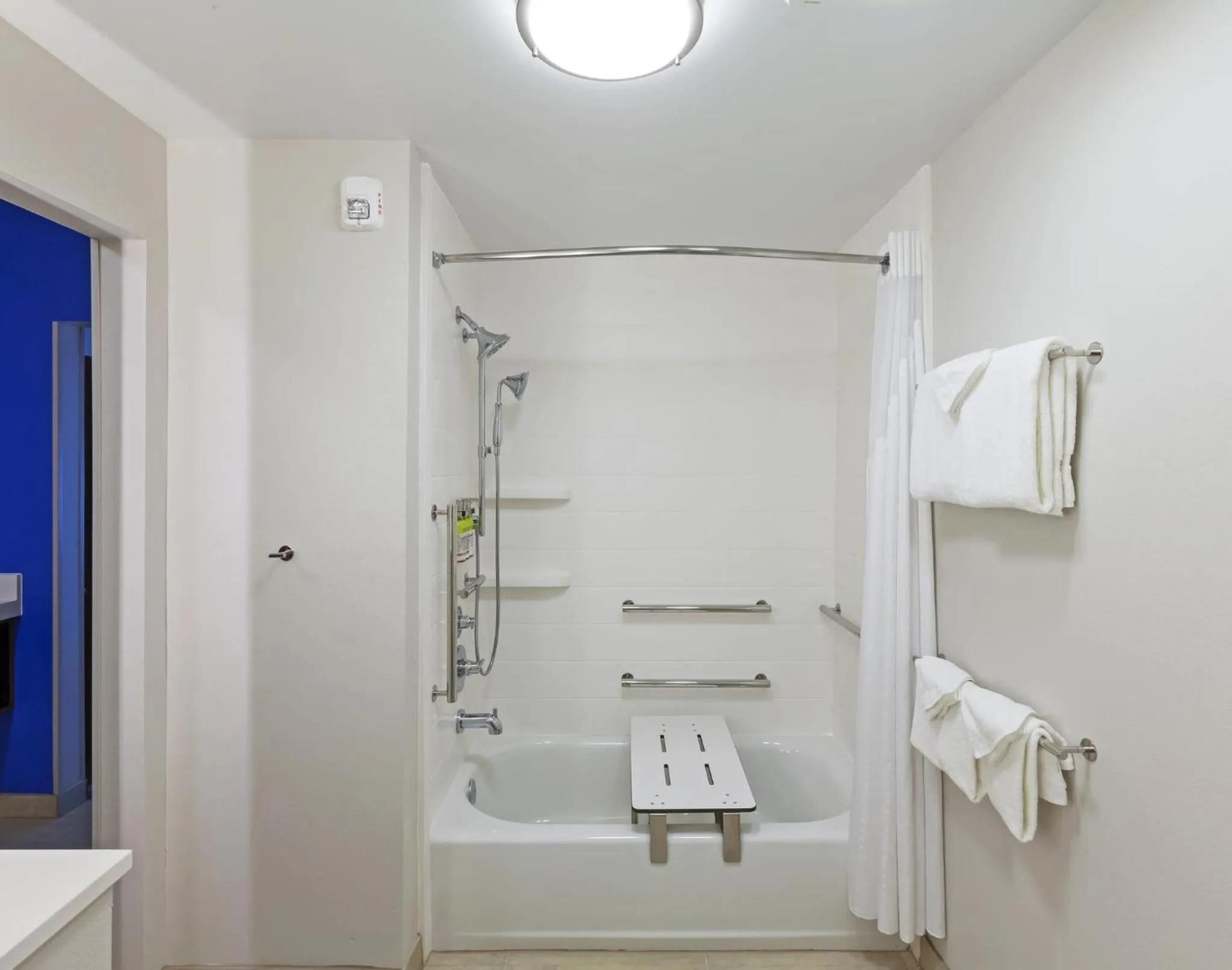 Photo of the whole room in Holiday Inn Express & Suites Tulsa South - Woodland Hills by IHG