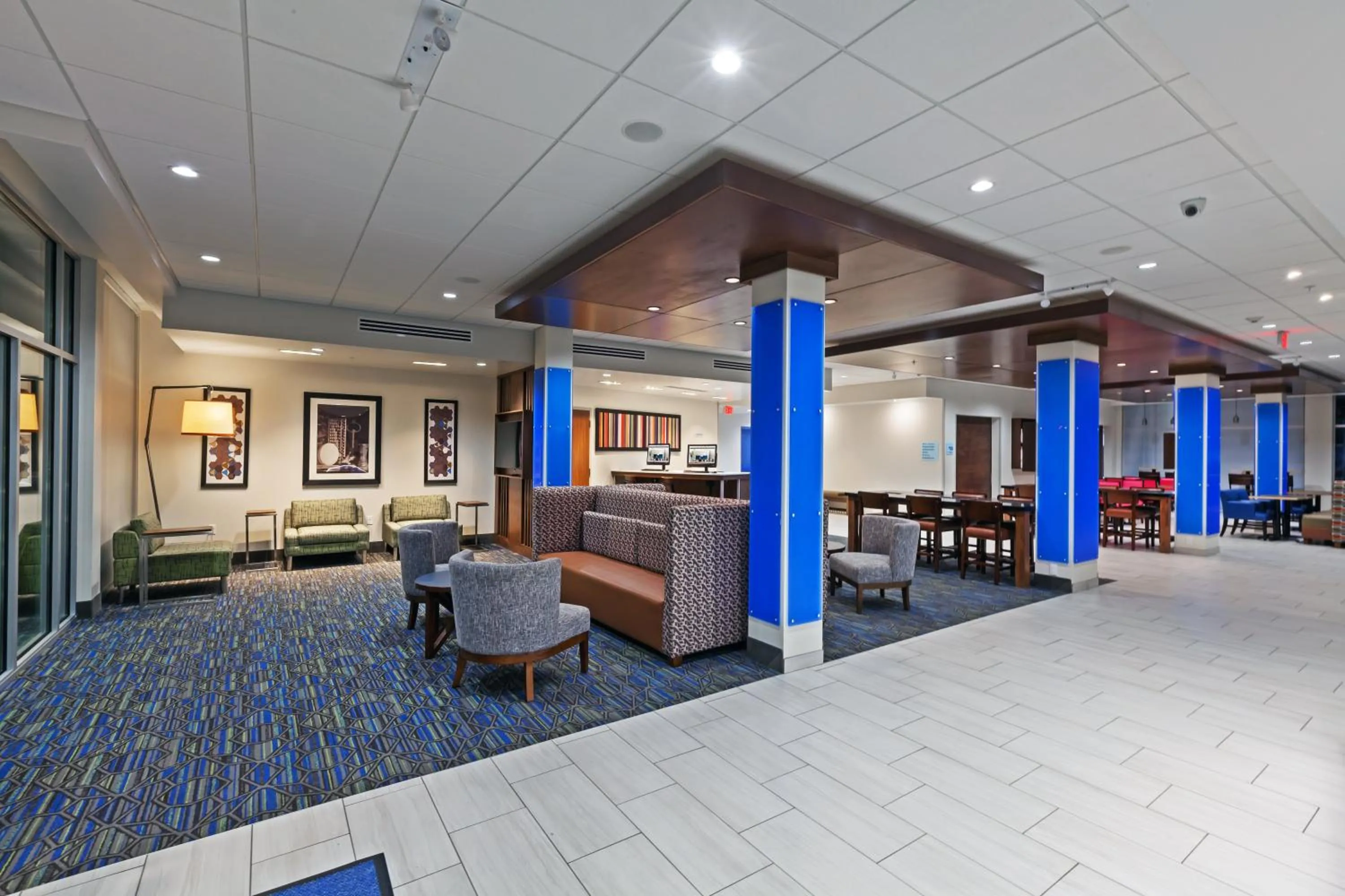 Property building in Holiday Inn Express & Suites Tulsa South - Woodland Hills by IHG