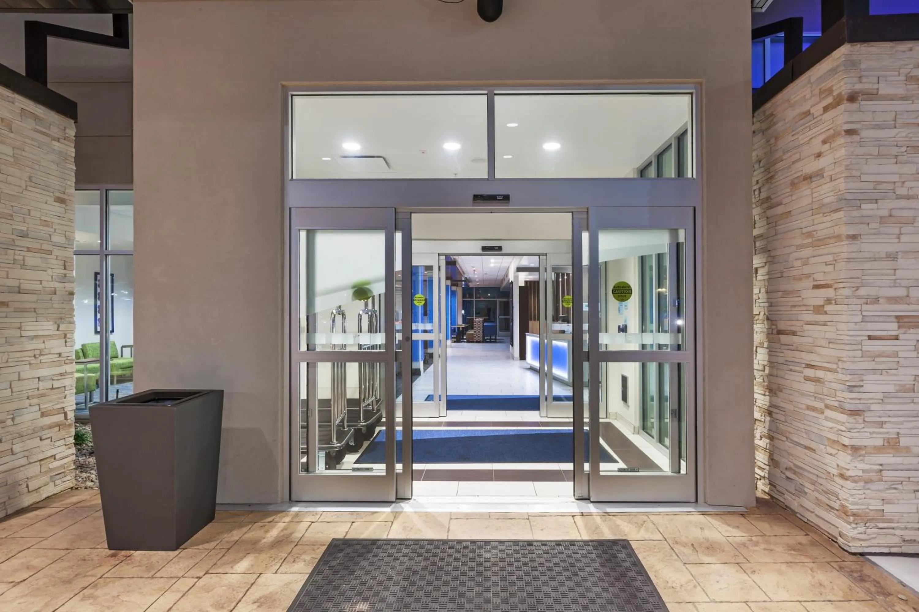 Property building in Holiday Inn Express & Suites Tulsa South - Woodland Hills by IHG