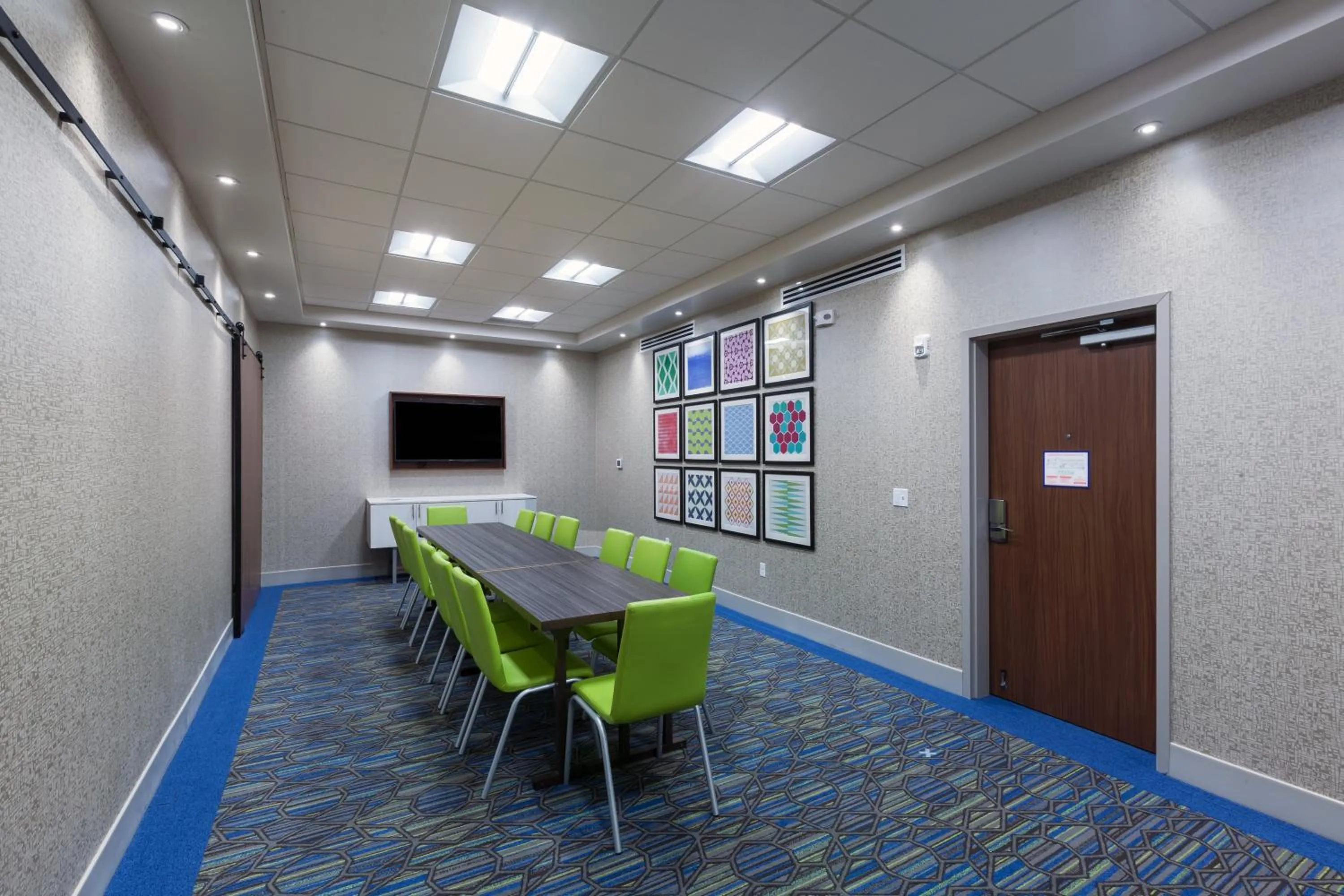 Meeting/conference room in Holiday Inn Express & Suites Tulsa South - Woodland Hills by IHG