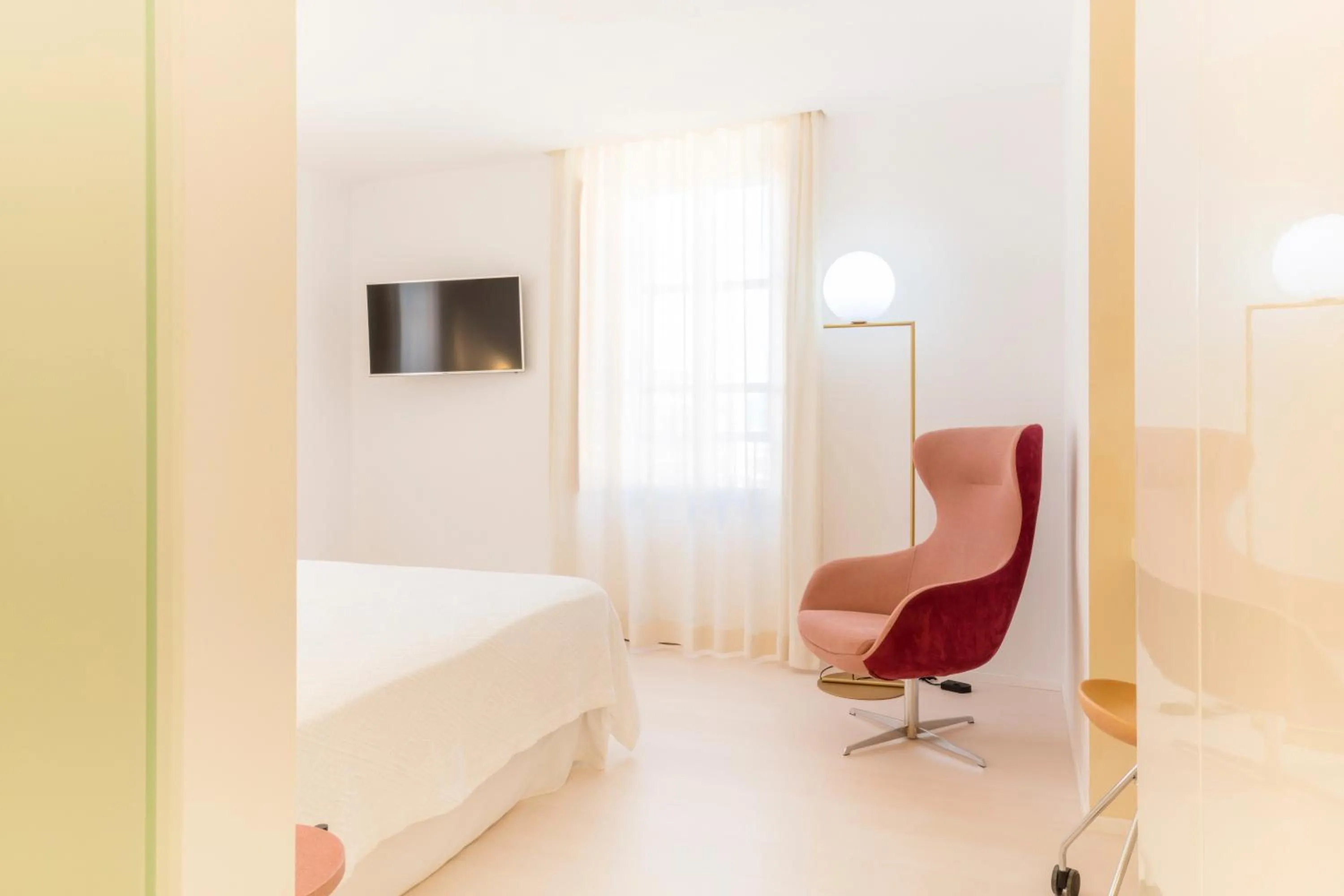 Communal lounge/ TV room, Bed in Fonda Llabres Boutique