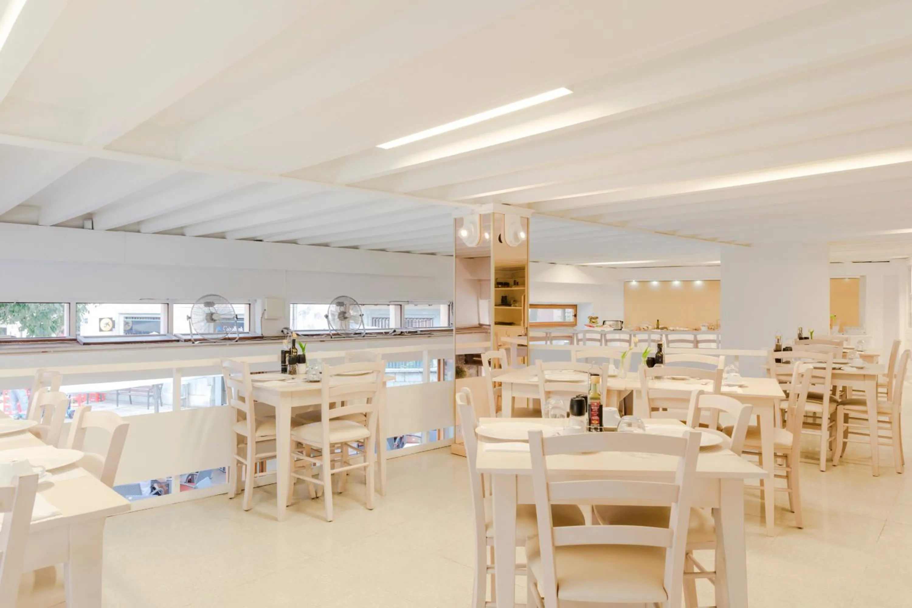 Restaurant/places to eat in Fonda Llabres Boutique