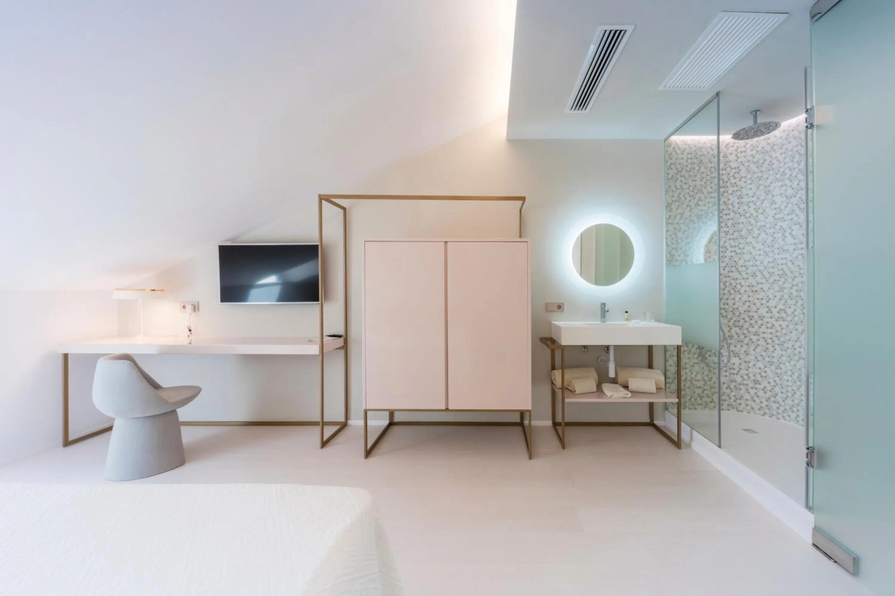 Shower, Bed in Fonda Llabres Boutique