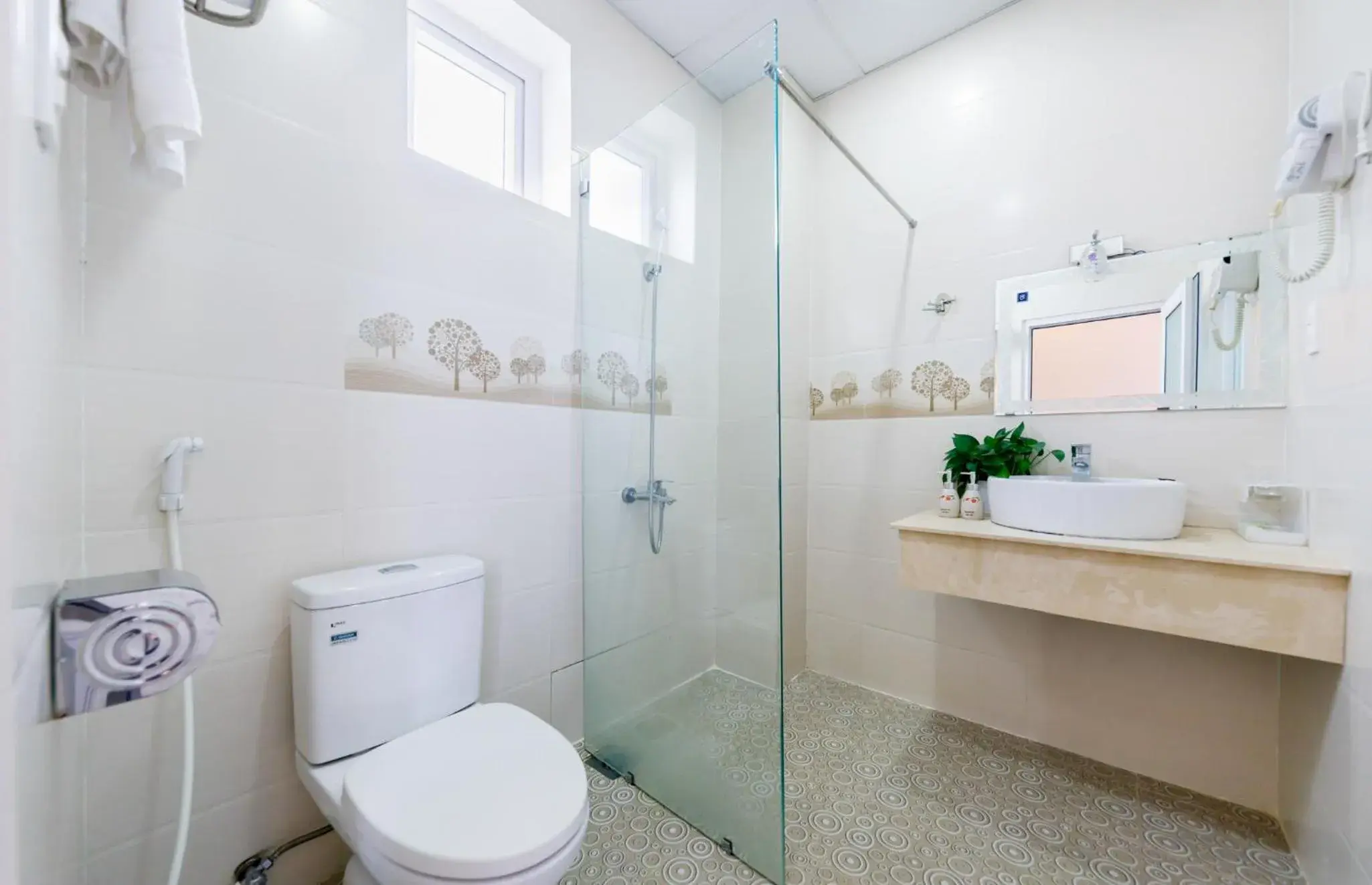 Deluxe Double Room in Golden Bee Hotel Deluxe Double Room in Golden Bee Hotel