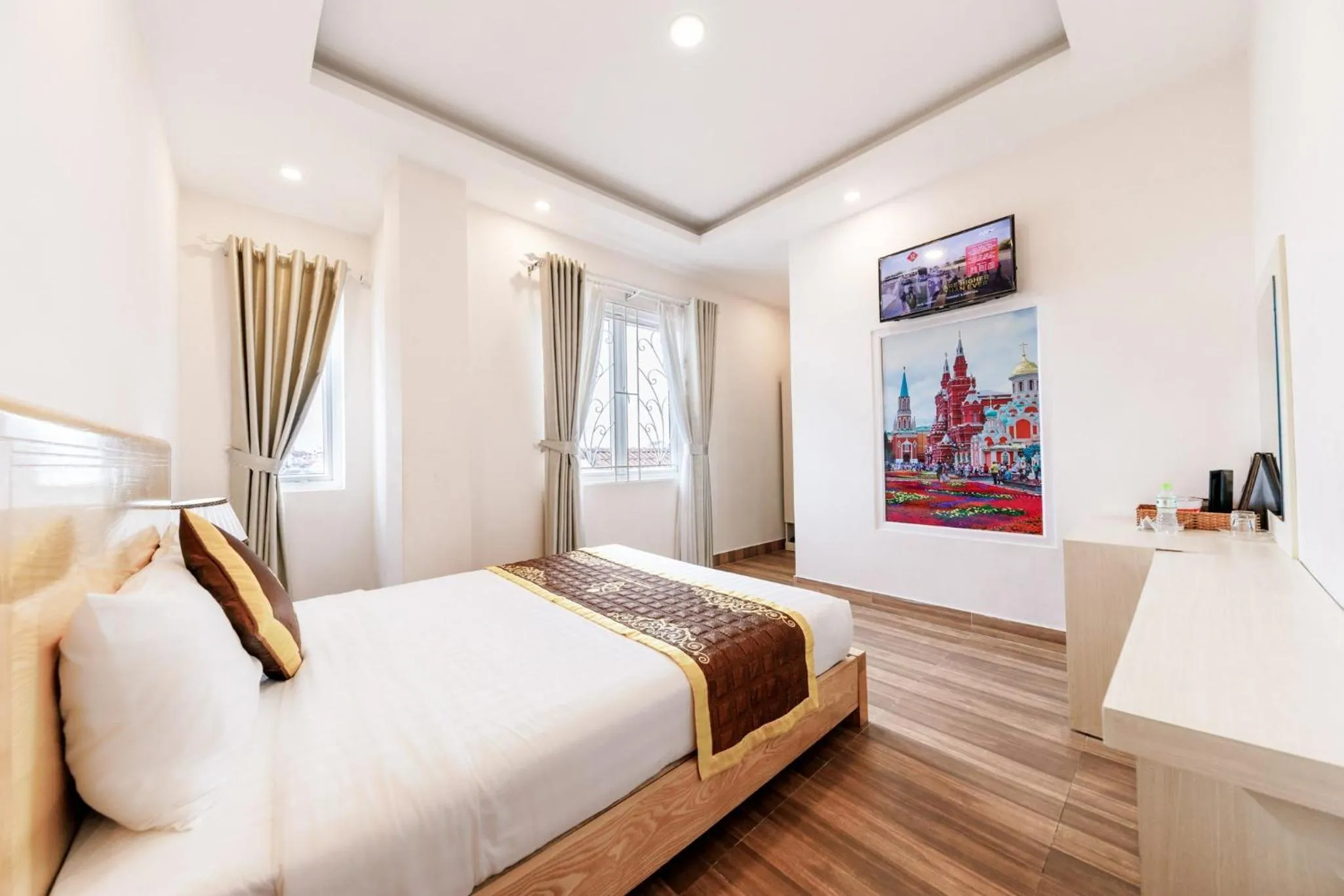 Bedroom, Bed in Golden Bee Hotel