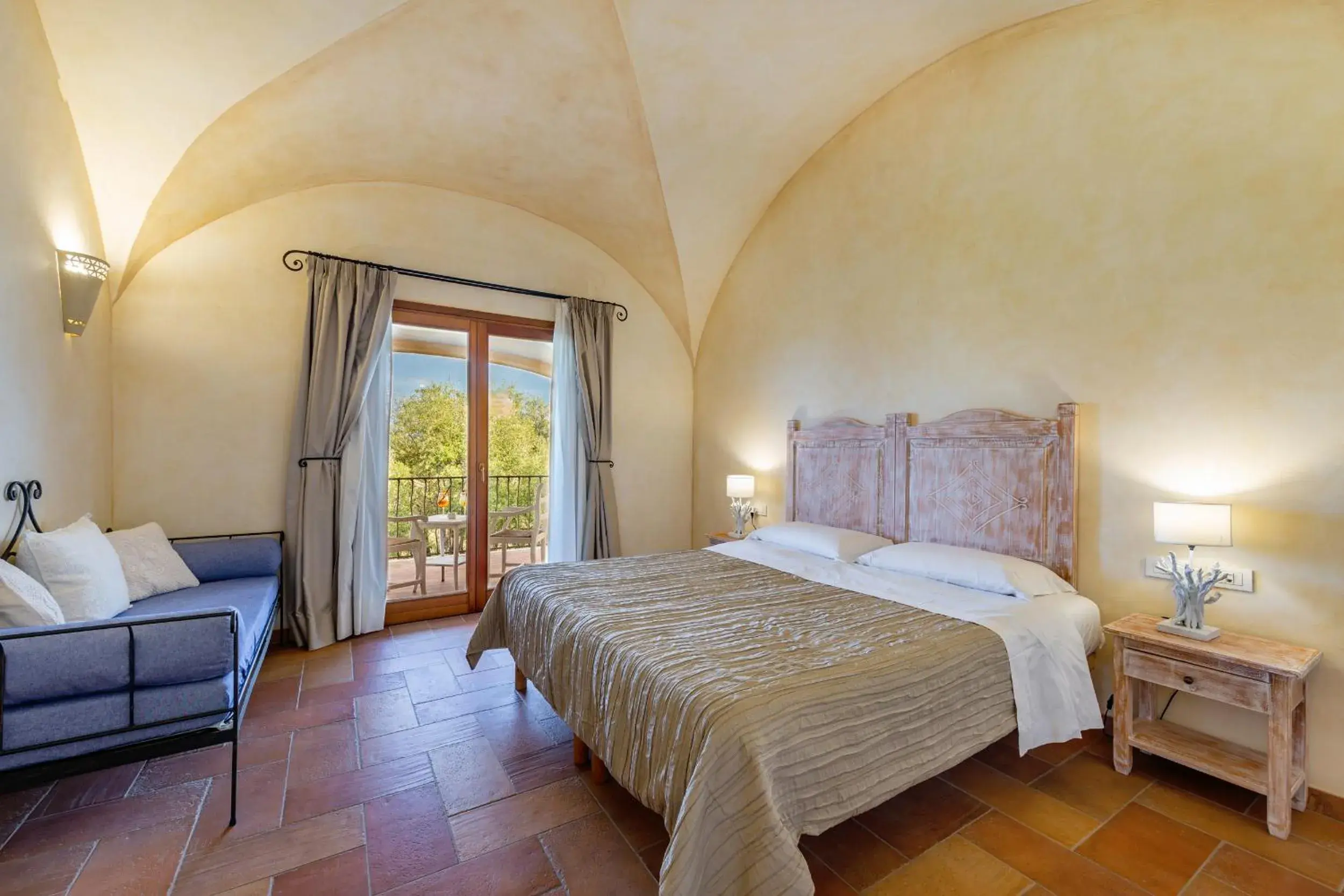 Deluxe Double Room with Balcony in Moma Hotel Cannigione Deluxe Double Room with Balcony in Moma Hotel Cannigione