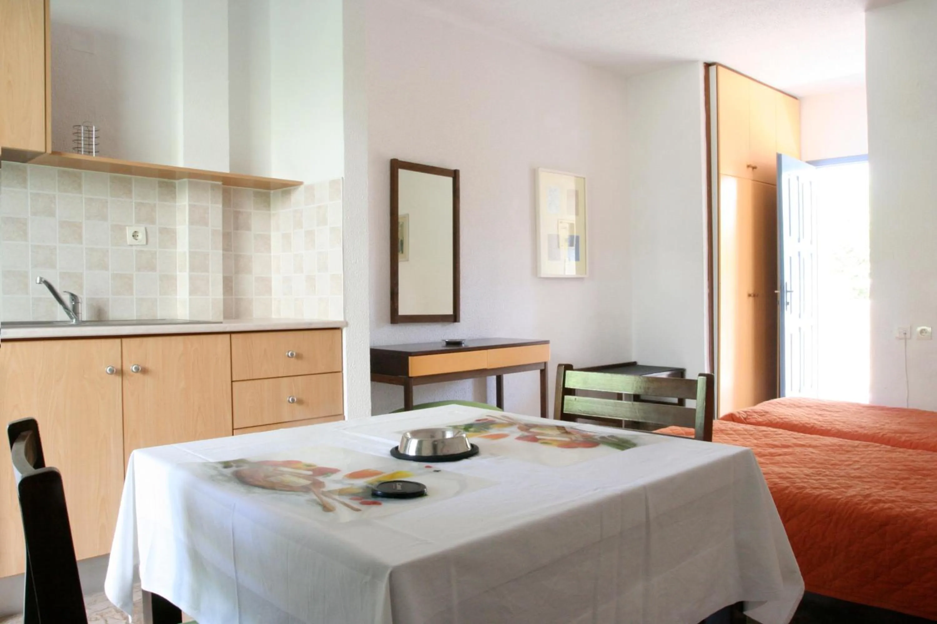 Photo of the whole room, Bed in Esperides