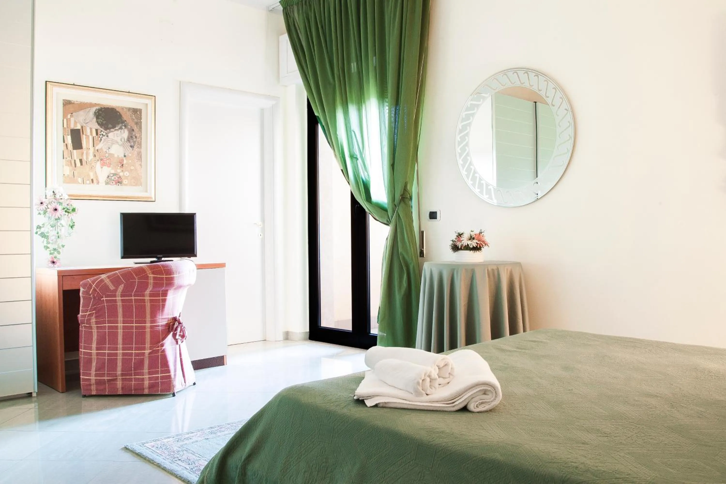 Photo of the whole room, Bed in Blu Hotel