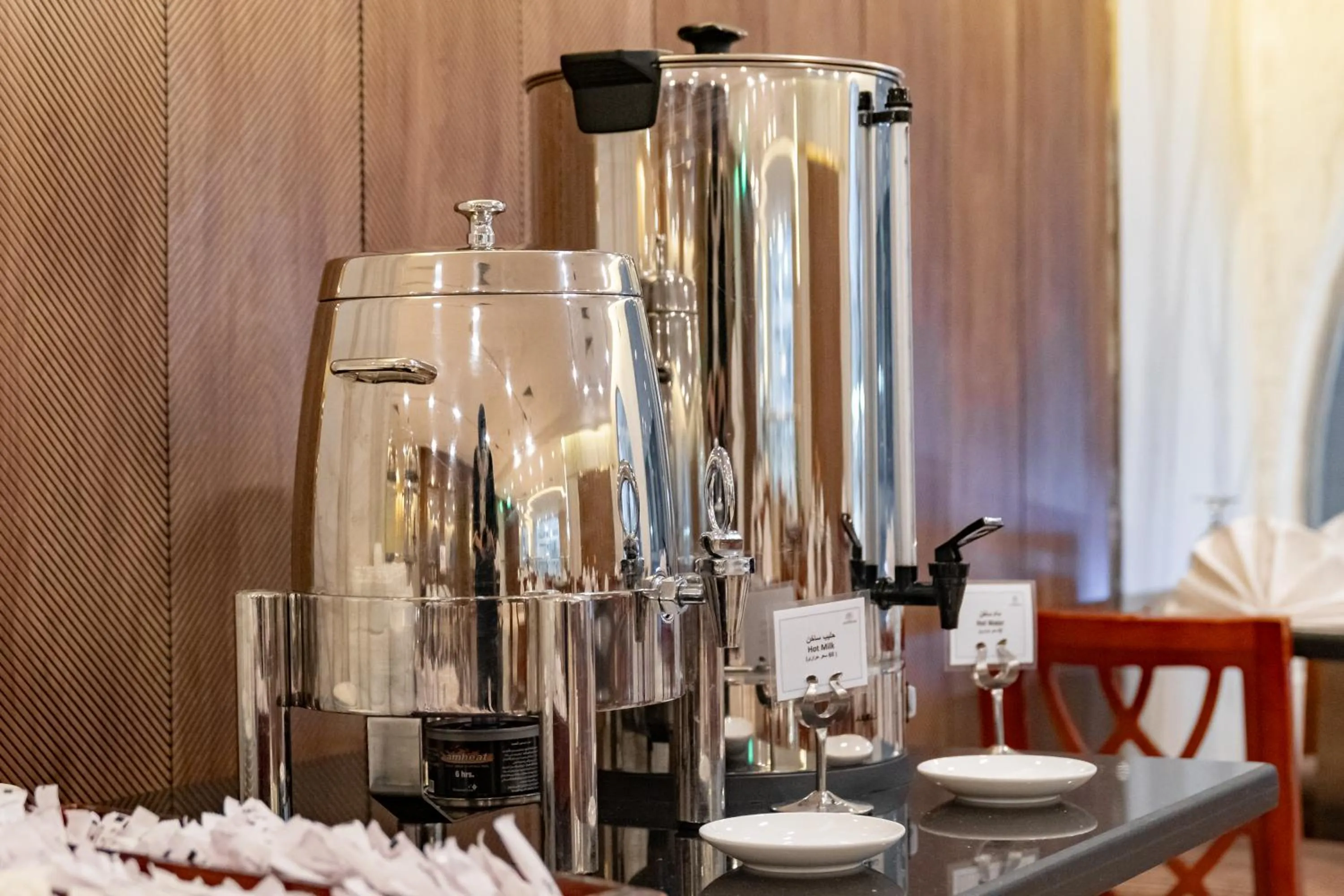 Restaurant/places to eat in Emaar Elite Al Madina Hotel