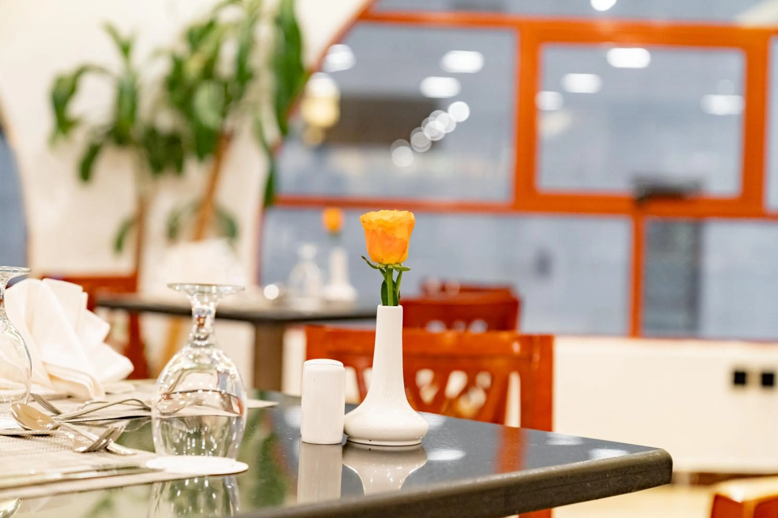 Dining area in Emaar Elite Al Madina Hotel