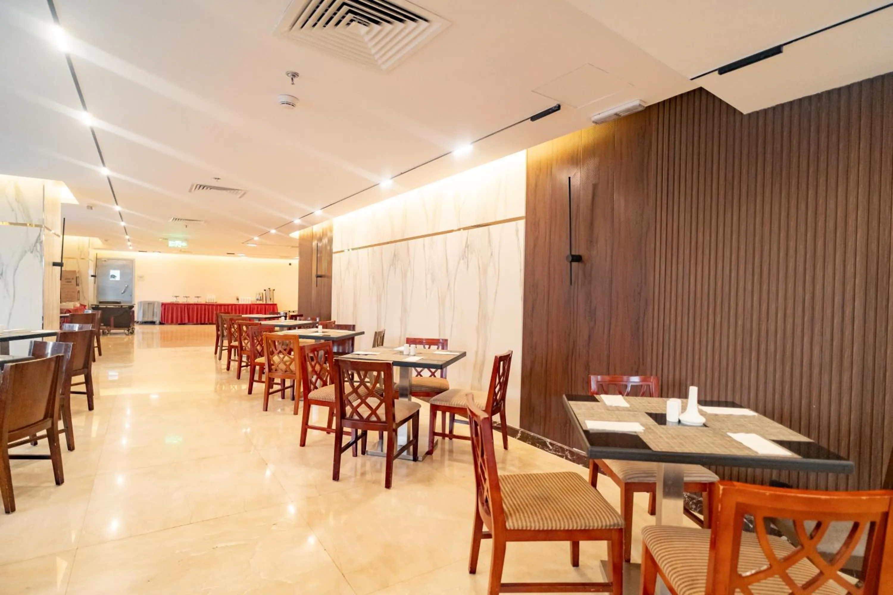 Restaurant/places to eat in Emaar Elite Al Madina Hotel