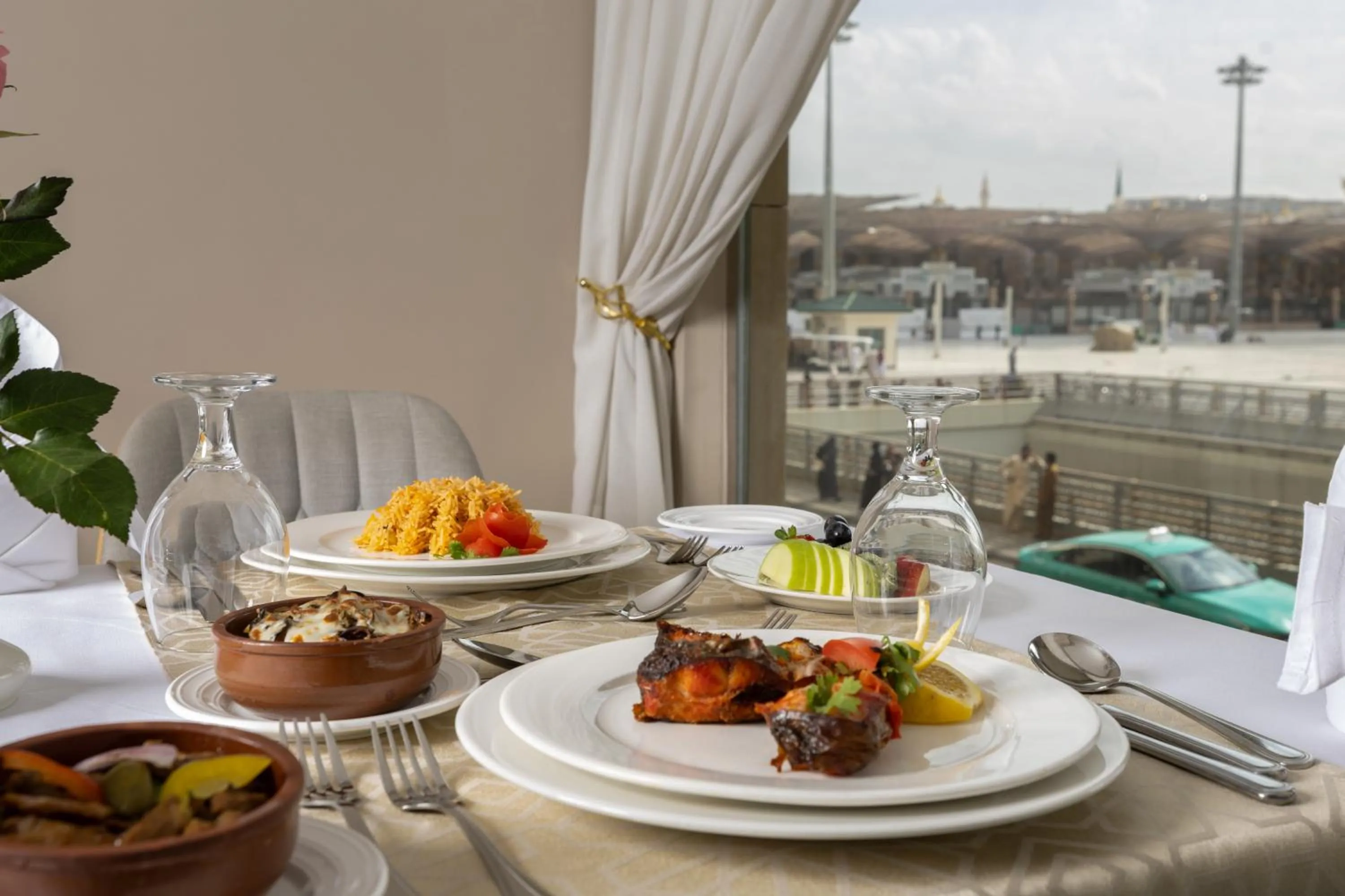 Restaurant/places to eat in Emaar Elite Al Madina Hotel