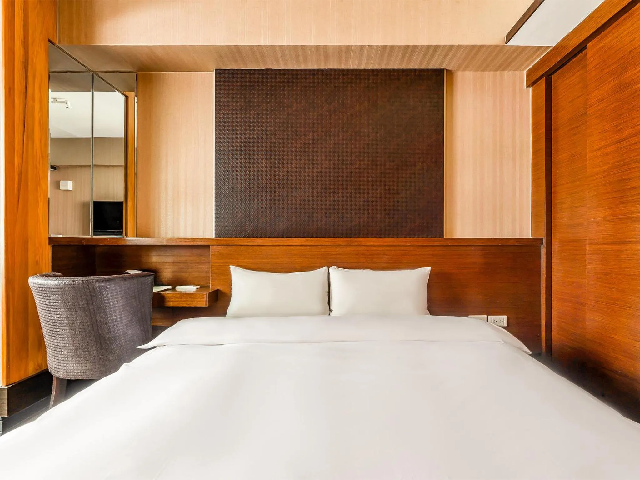 Photo of the whole room, Bed in CHECK inn Express Taichung Fengchia