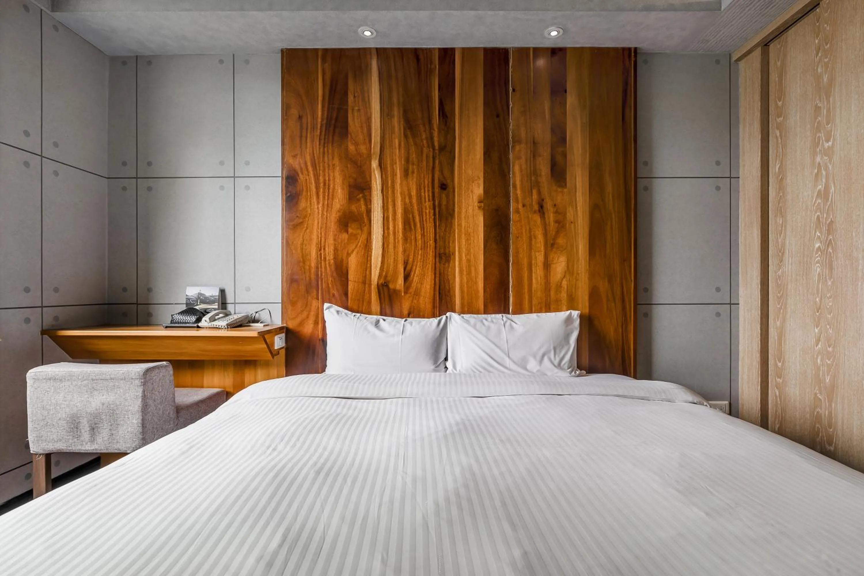 Bed in CHECK inn Express Taichung Fengchia