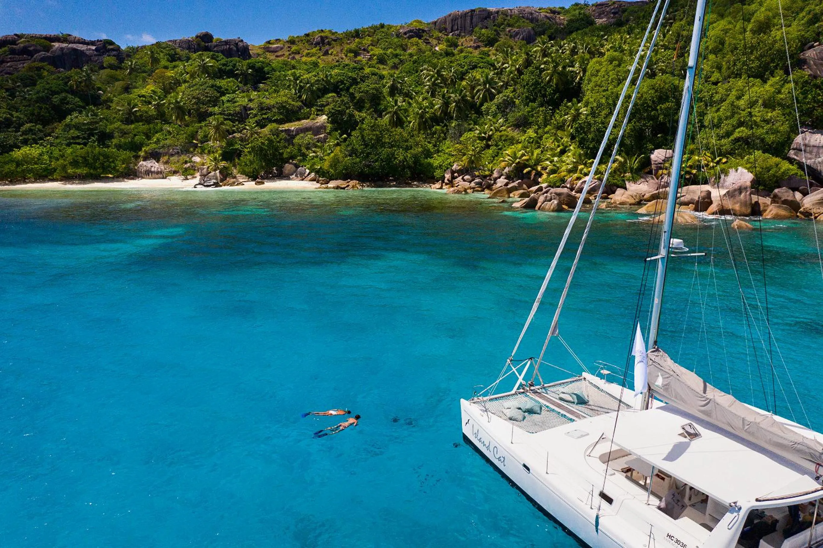 Snorkeling in Raffles Seychelles