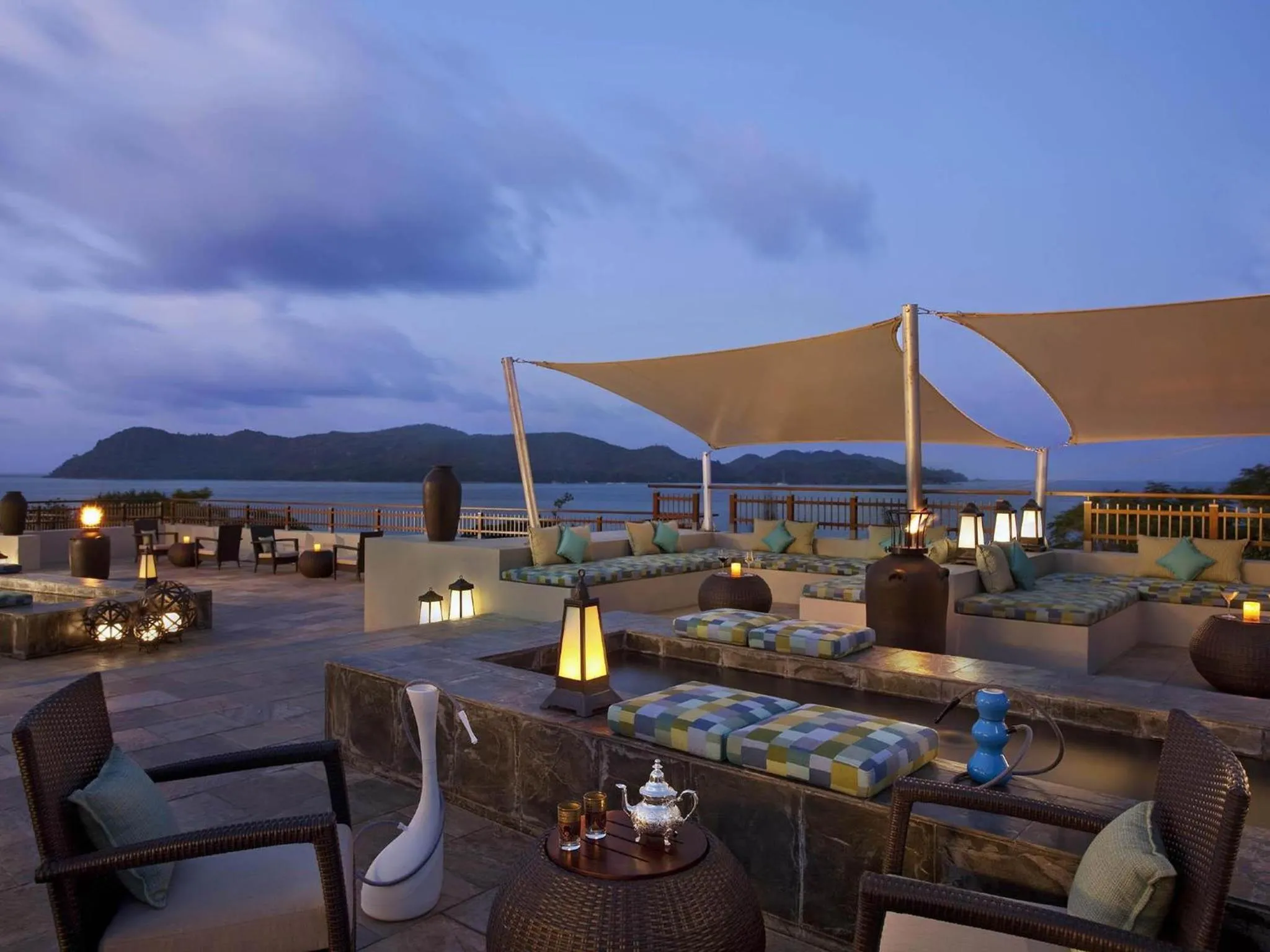 Lounge or bar in Raffles Seychelles