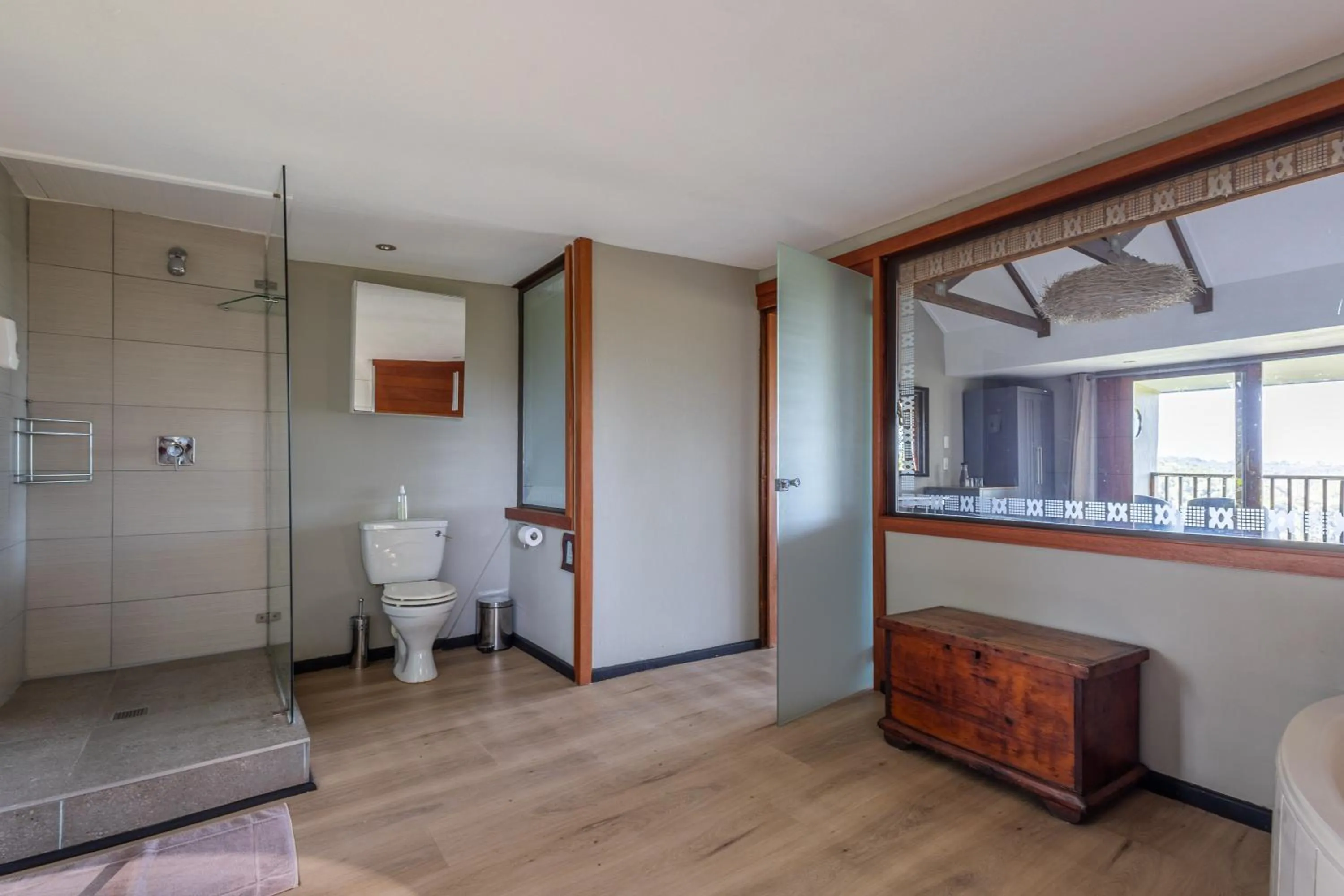 Shower in Hog Hollow Country Lodge