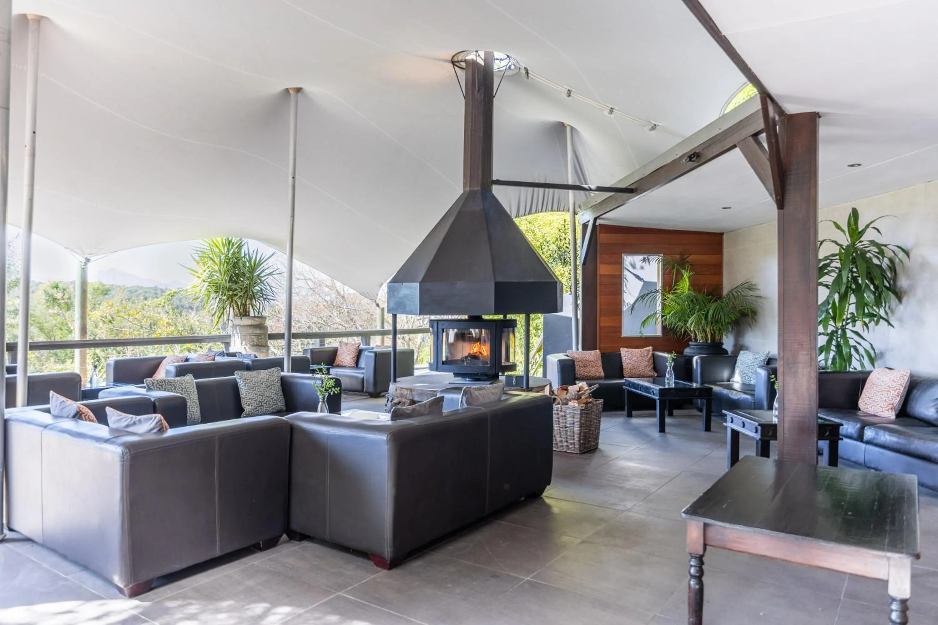 Patio in Hog Hollow Country Lodge