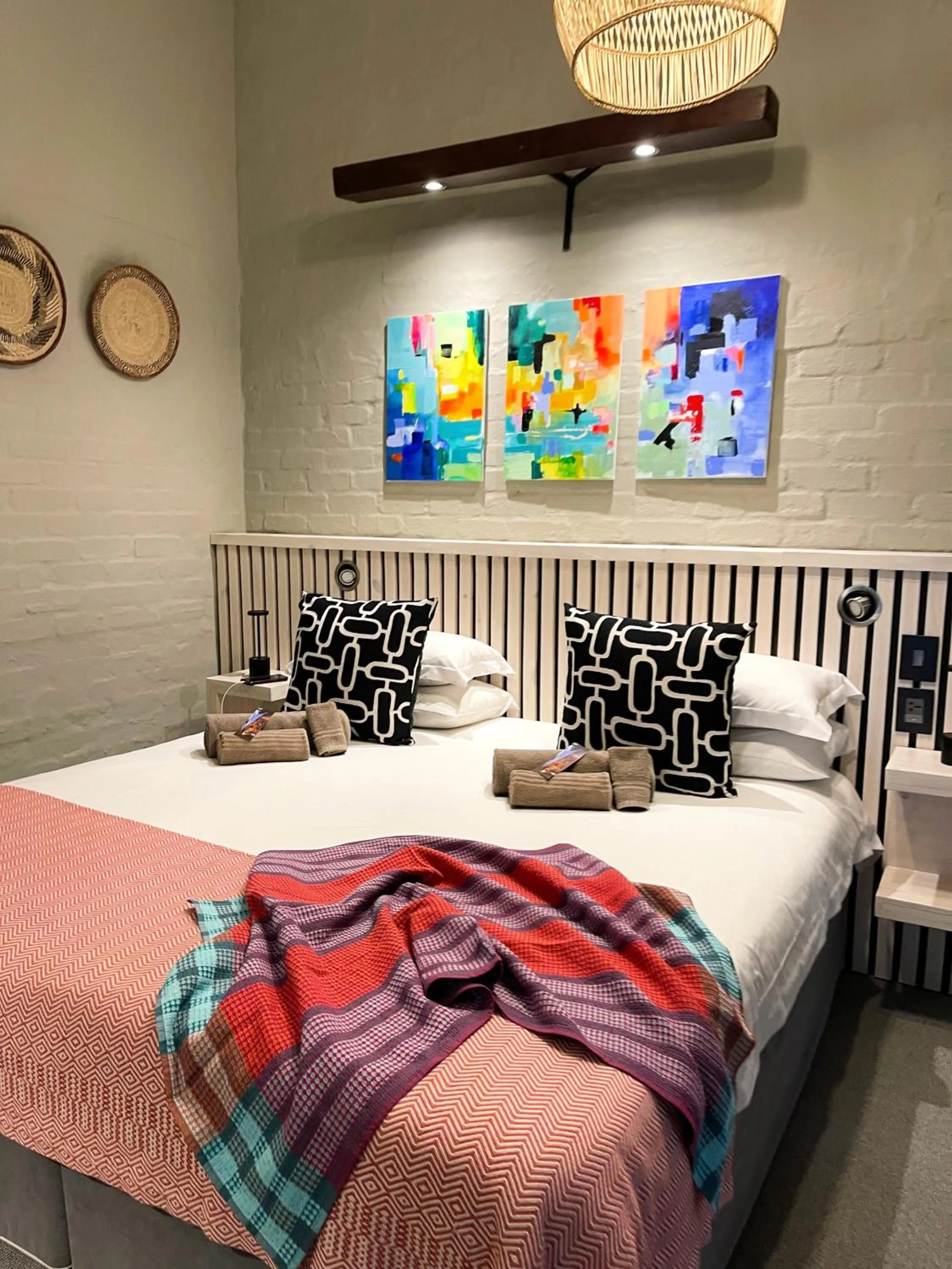 Bedroom, Bed in Hog Hollow Country Lodge