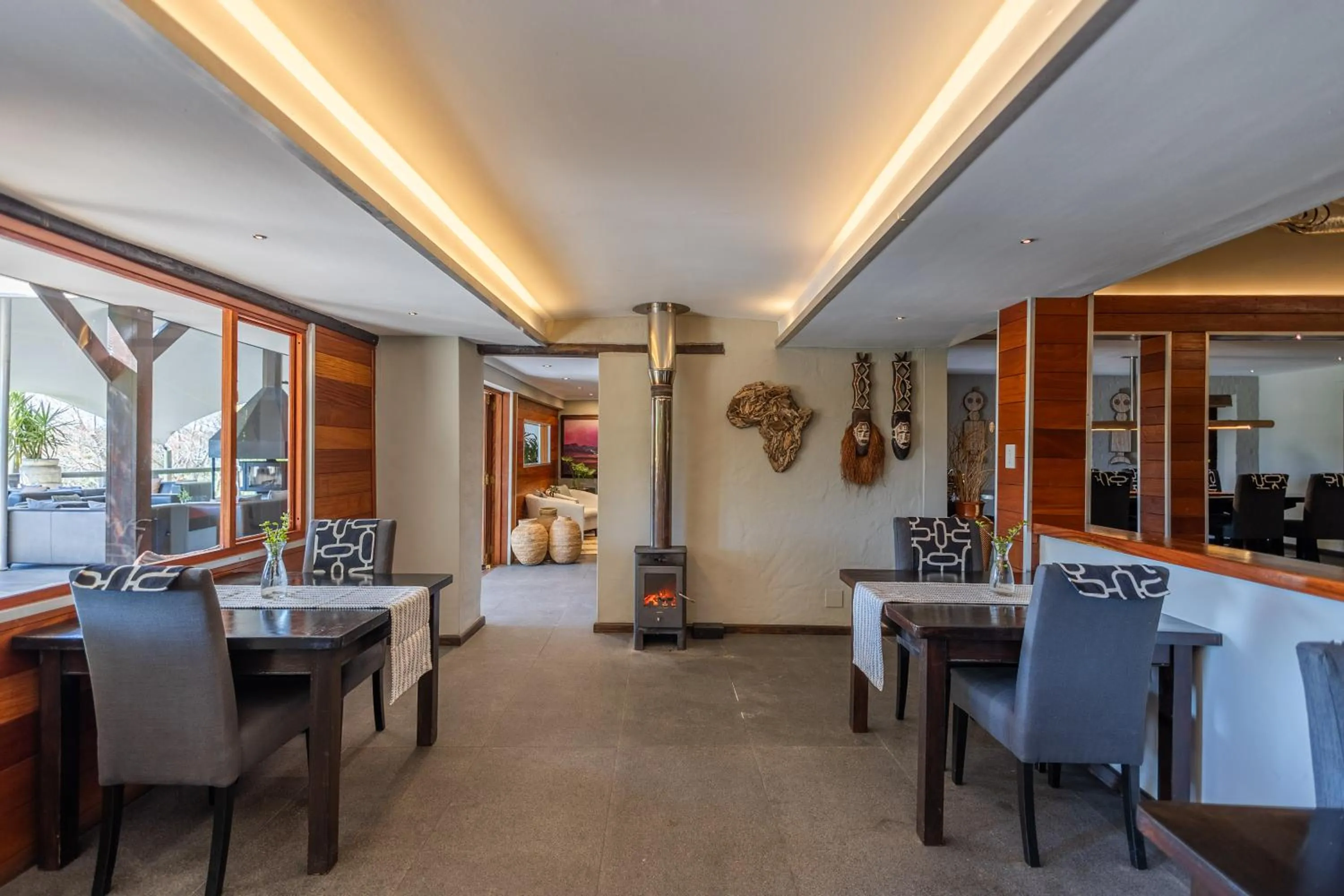 Restaurant/places to eat in Hog Hollow Country Lodge