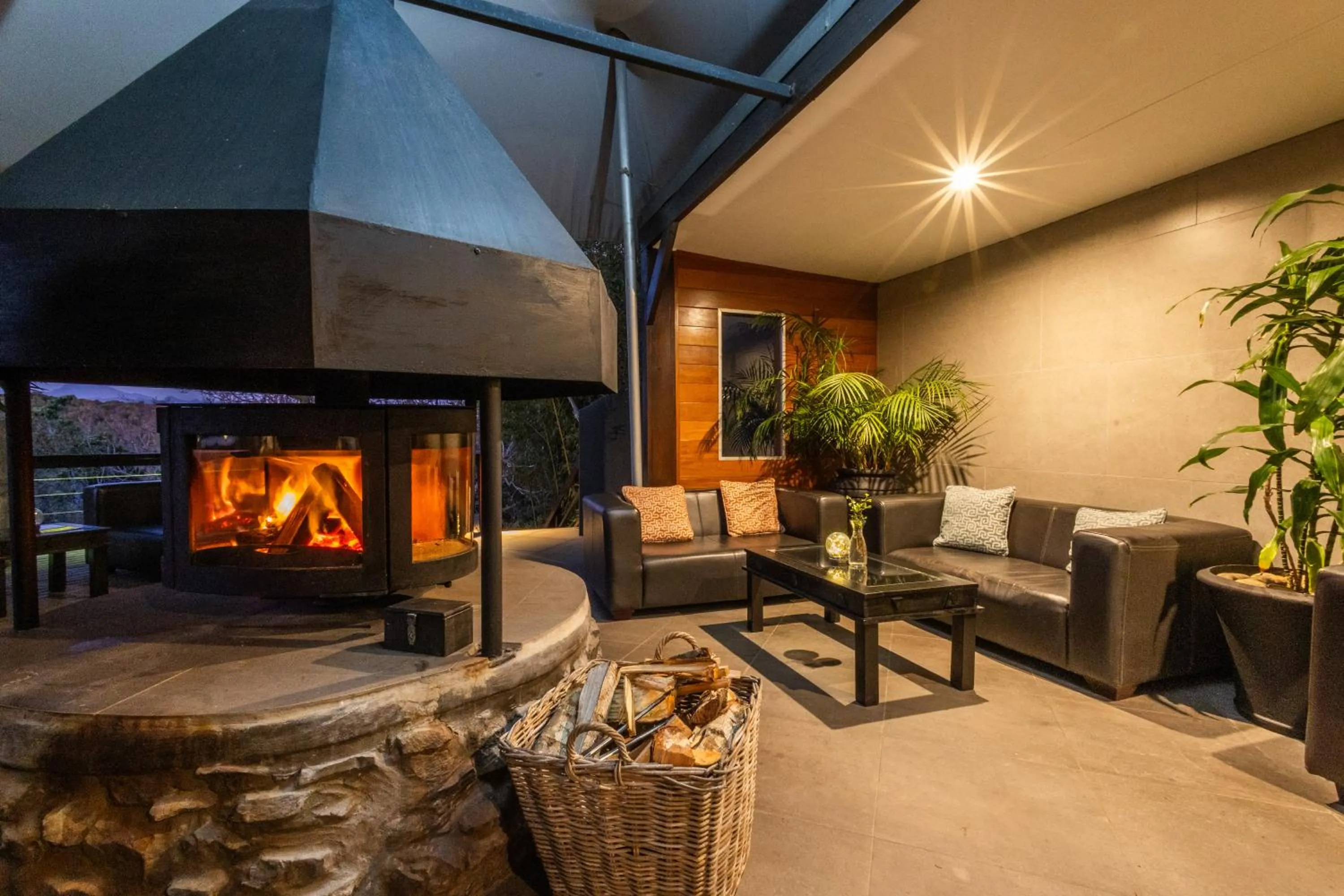 Patio in Hog Hollow Country Lodge