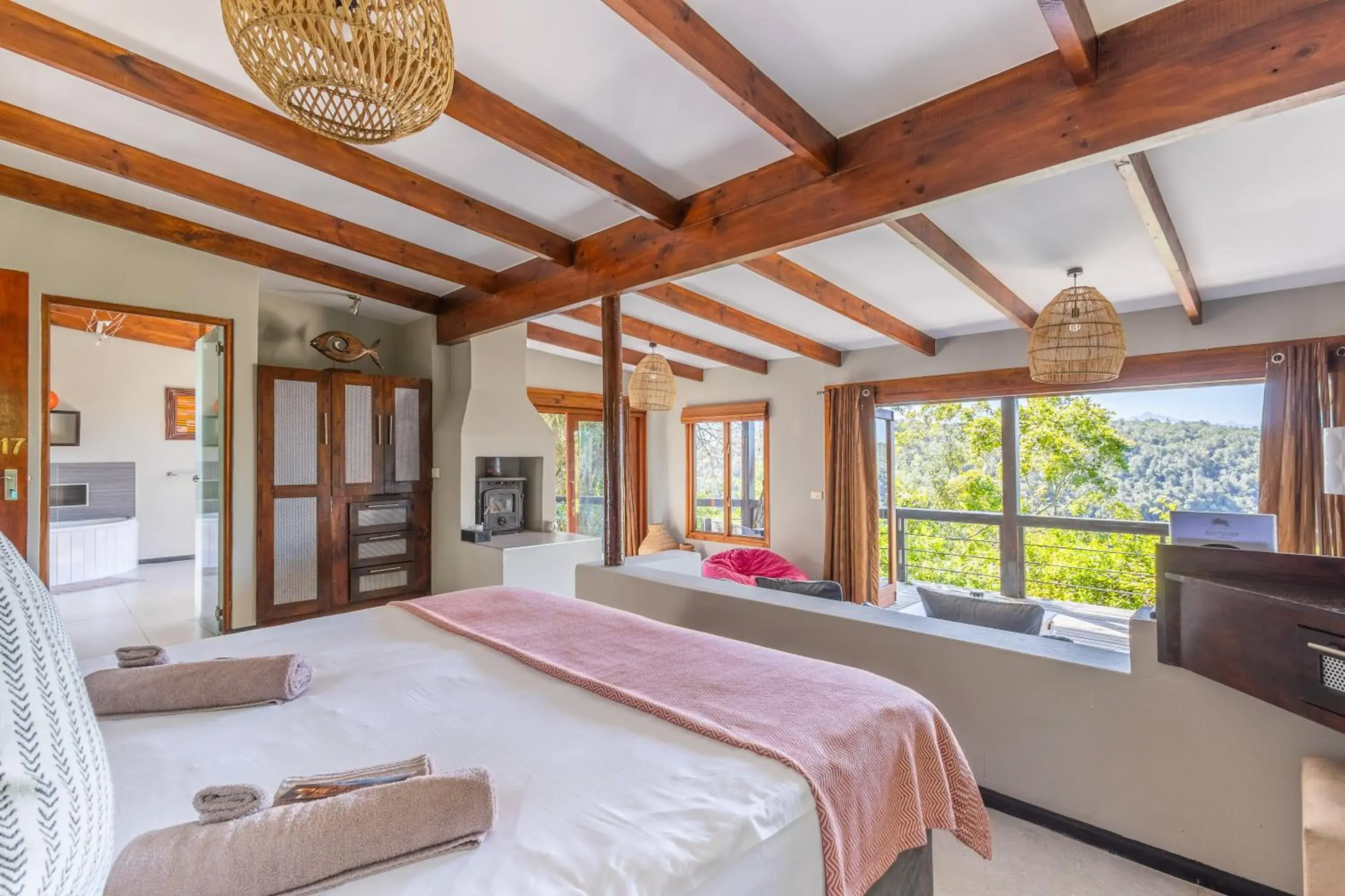 Suite - single occupancy in Hog Hollow Country Lodge Suite - single occupancy in Hog Hollow Country Lodge