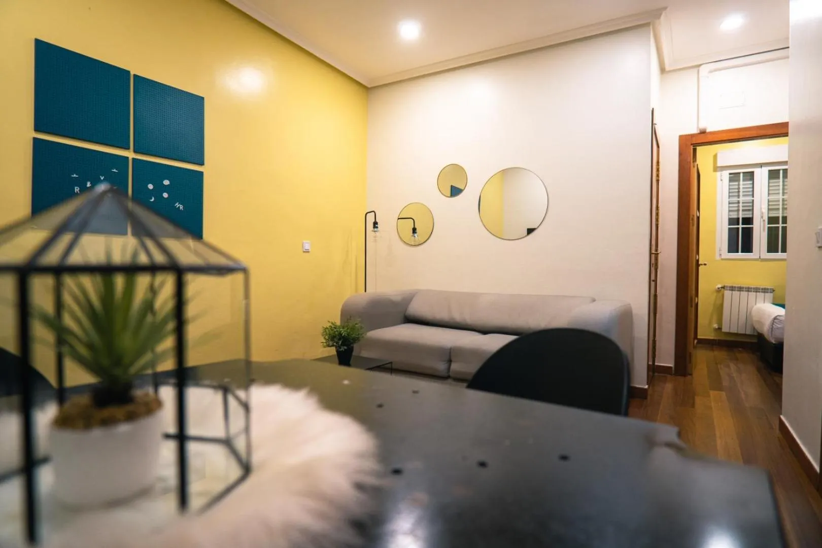 Seating area in Smartr Madrid La Latina