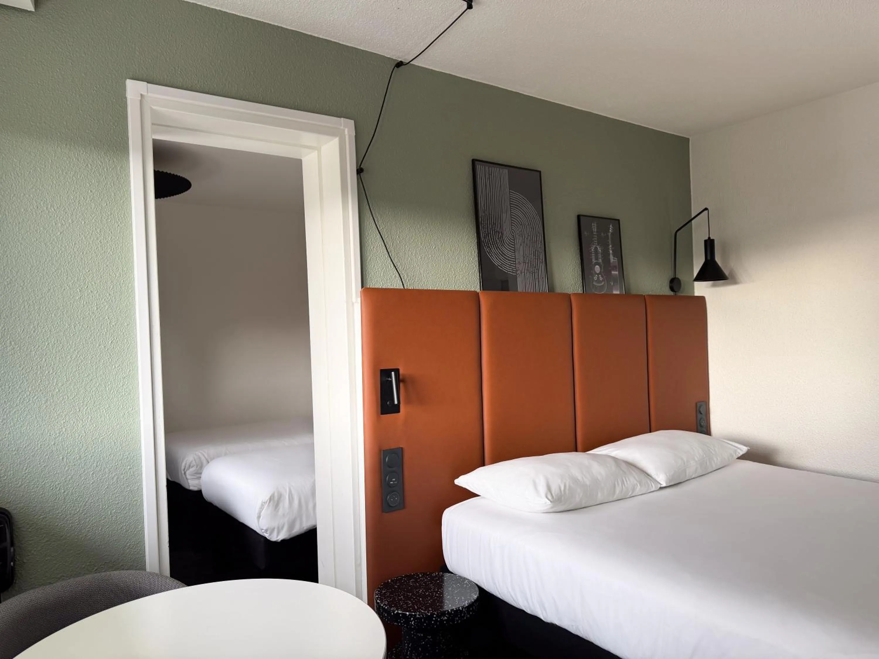 Bedroom, Bed in ibis Nîmes Ouest - A9