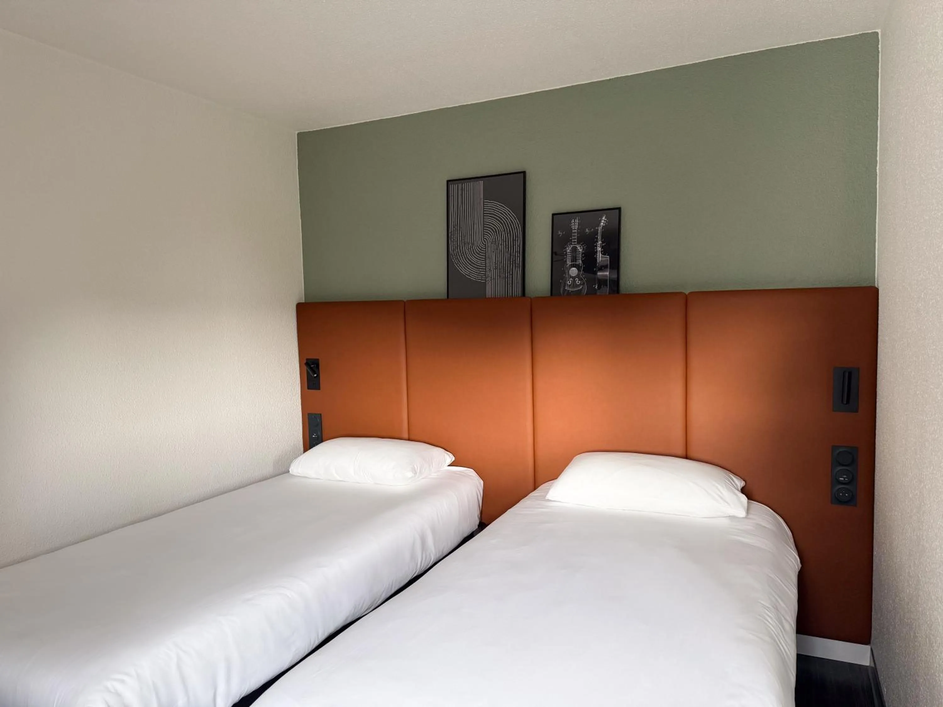 Photo of the whole room, Bed in ibis Nîmes Ouest - A9