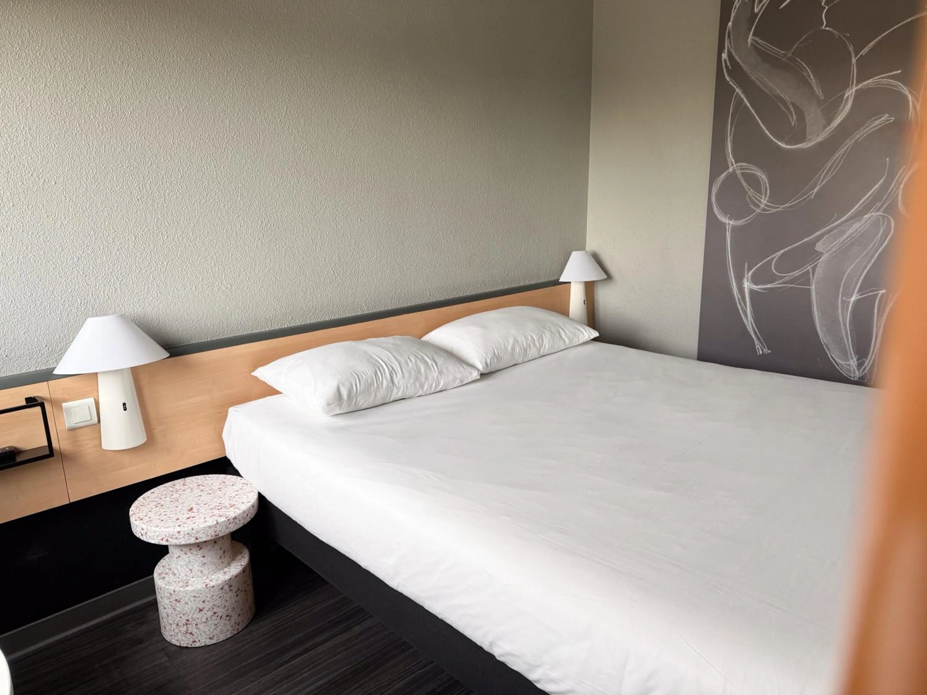 Photo of the whole room, Bed in ibis Nîmes Ouest - A9