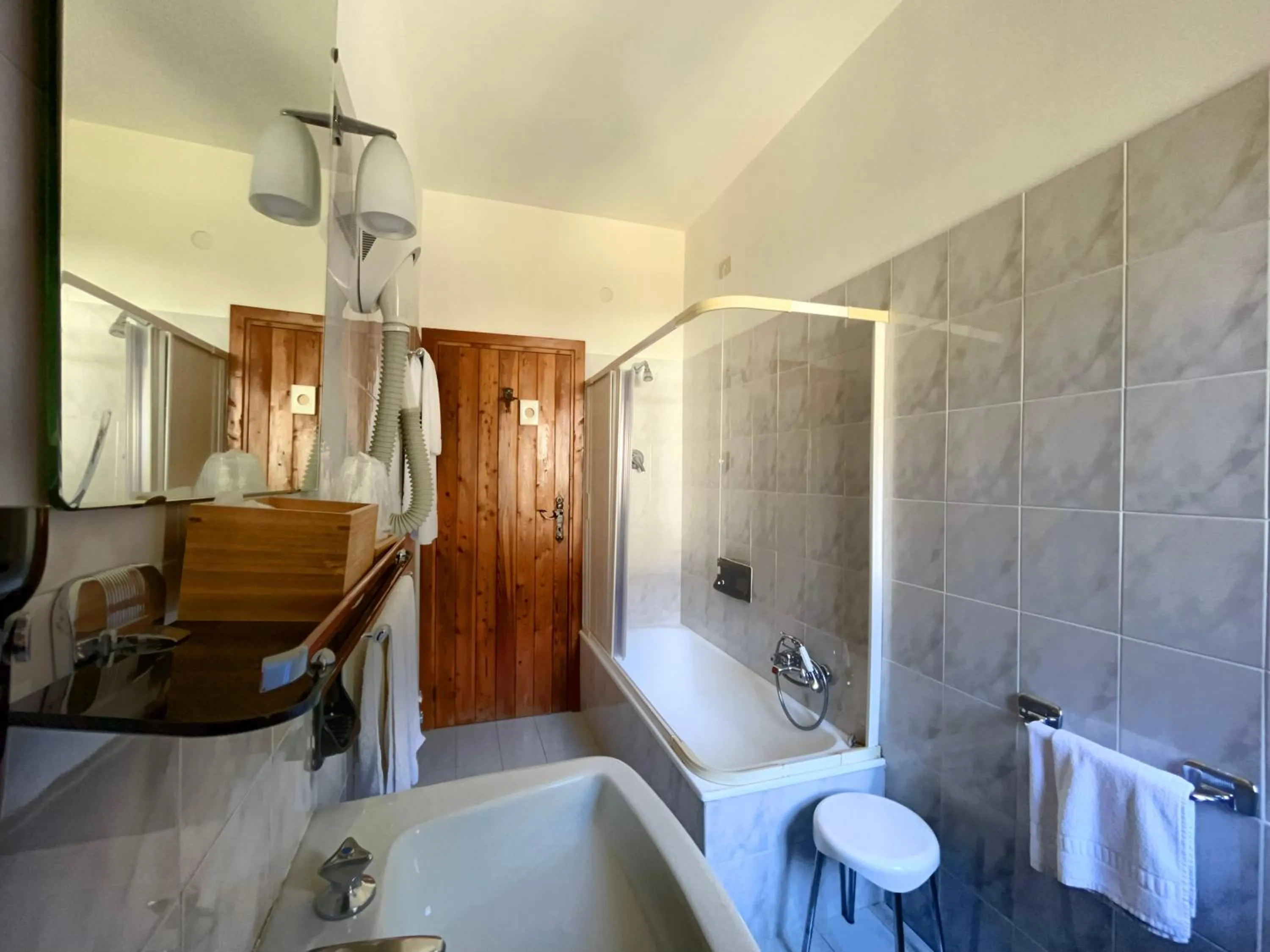 Shower in Hotel Garnì Mille Pini