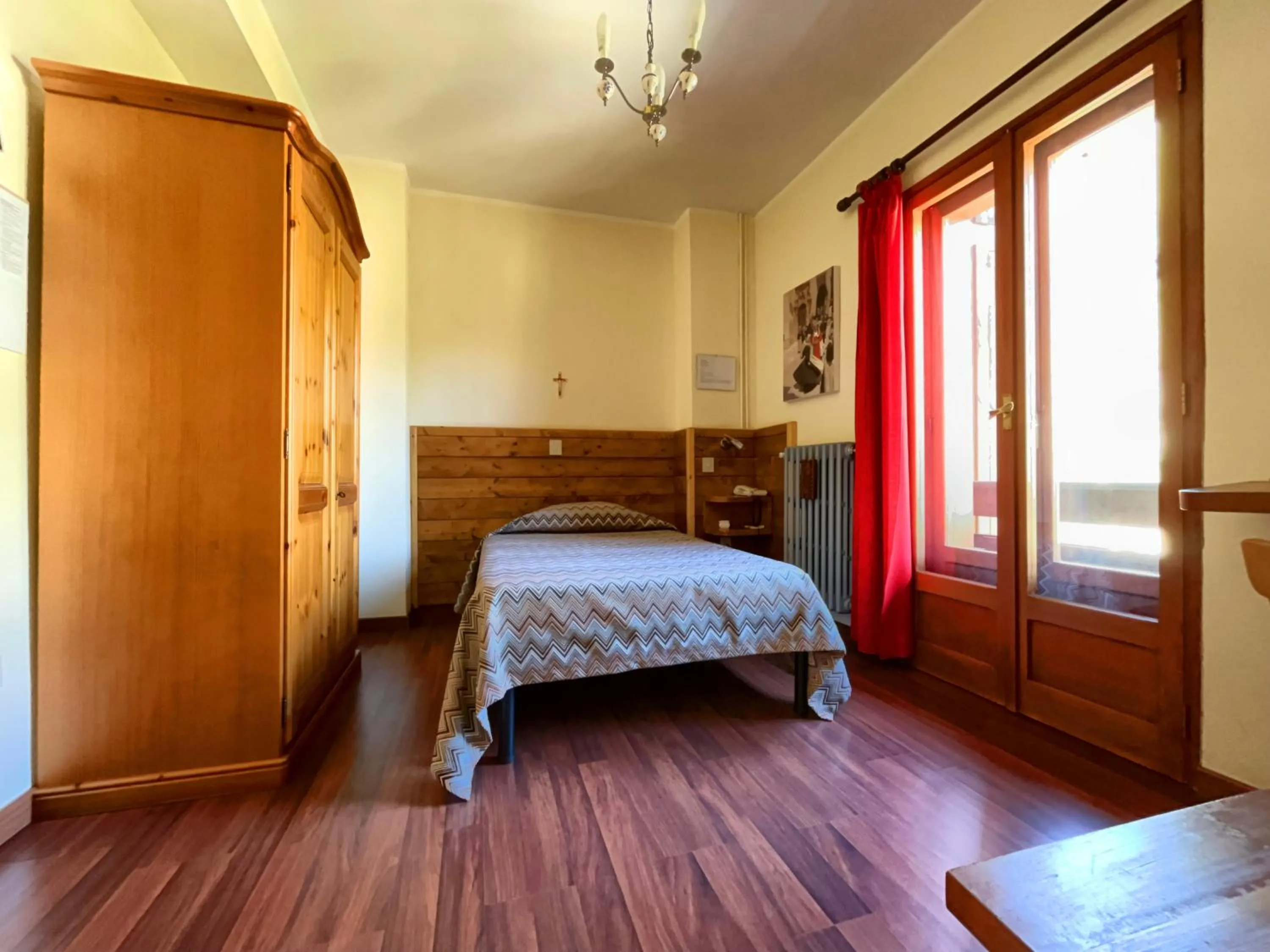 Bedroom, Bed in Hotel Garnì Mille Pini