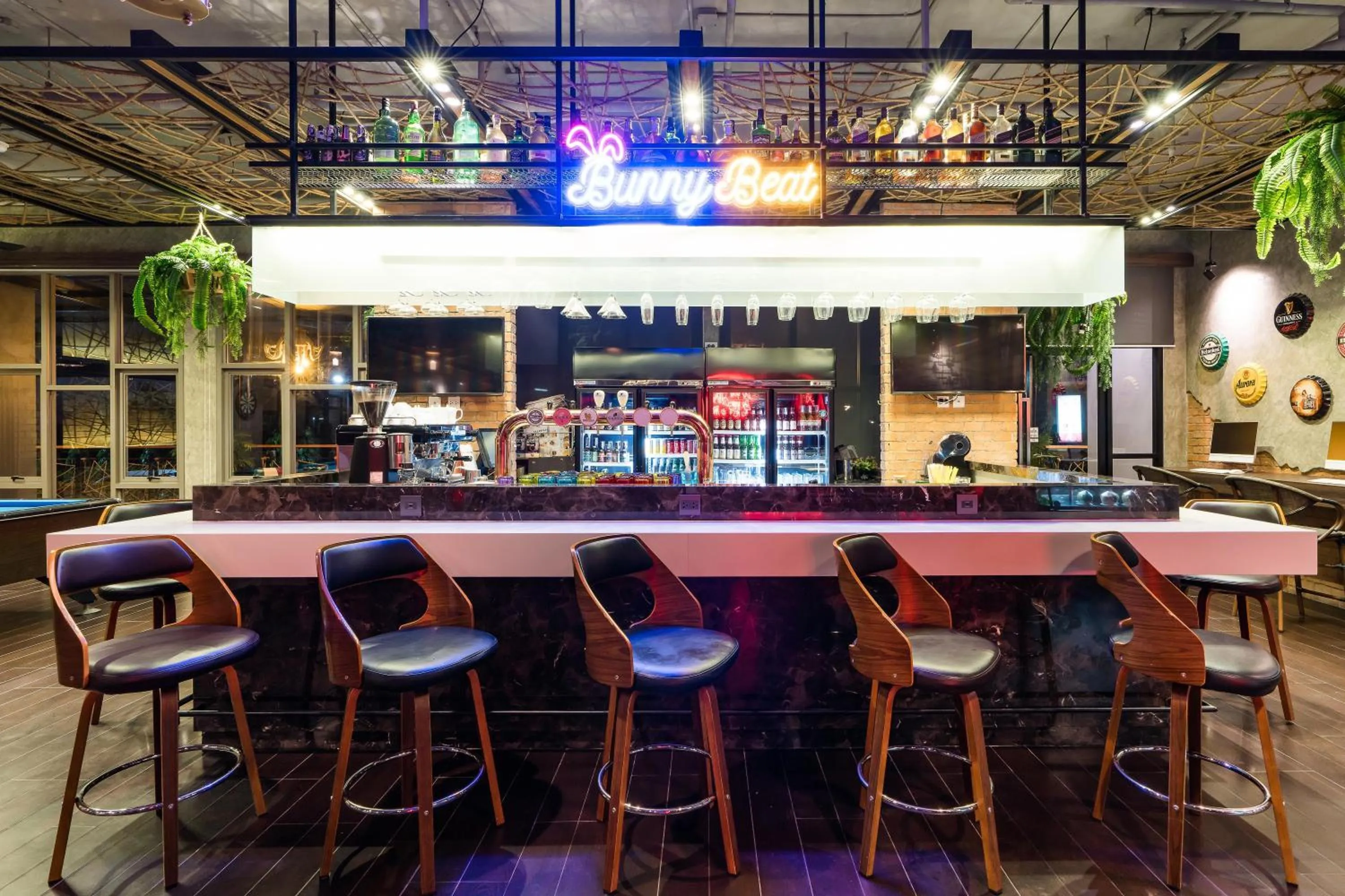 Lounge or bar in SureStay Plus by Best Western T Pattaya