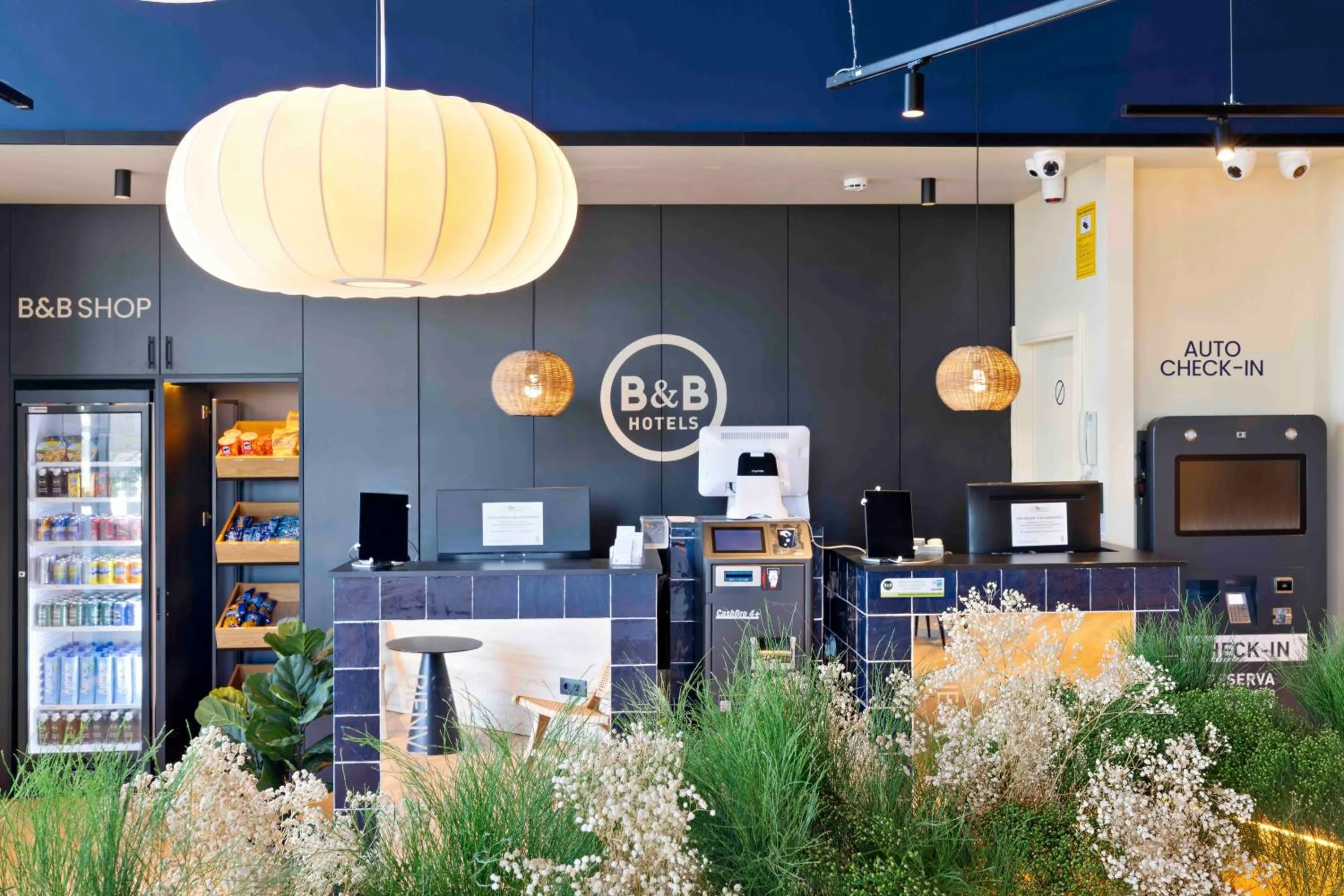 Lobby or reception in B&B HOTEL Albacete