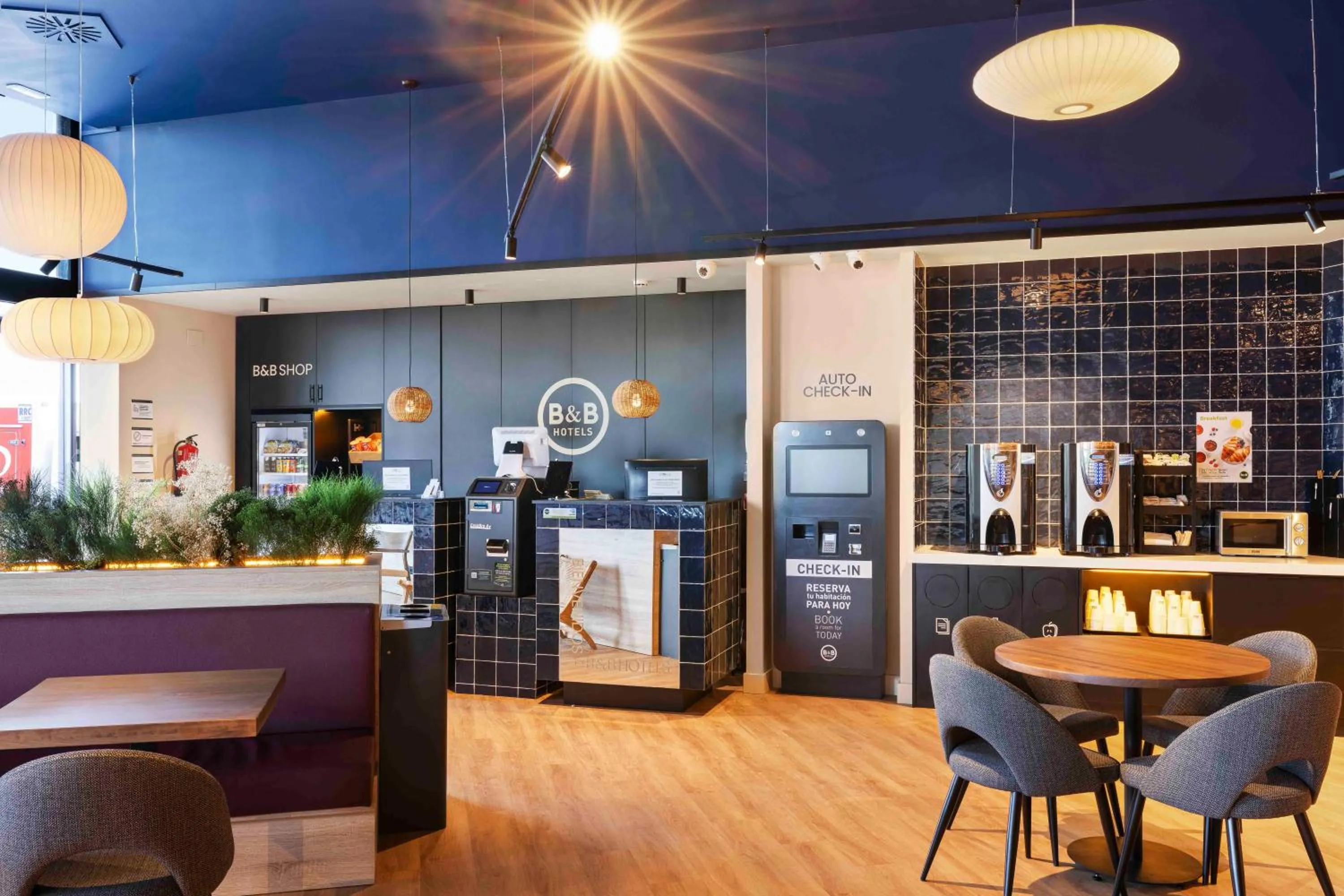 Lobby or reception in B&B HOTEL Albacete