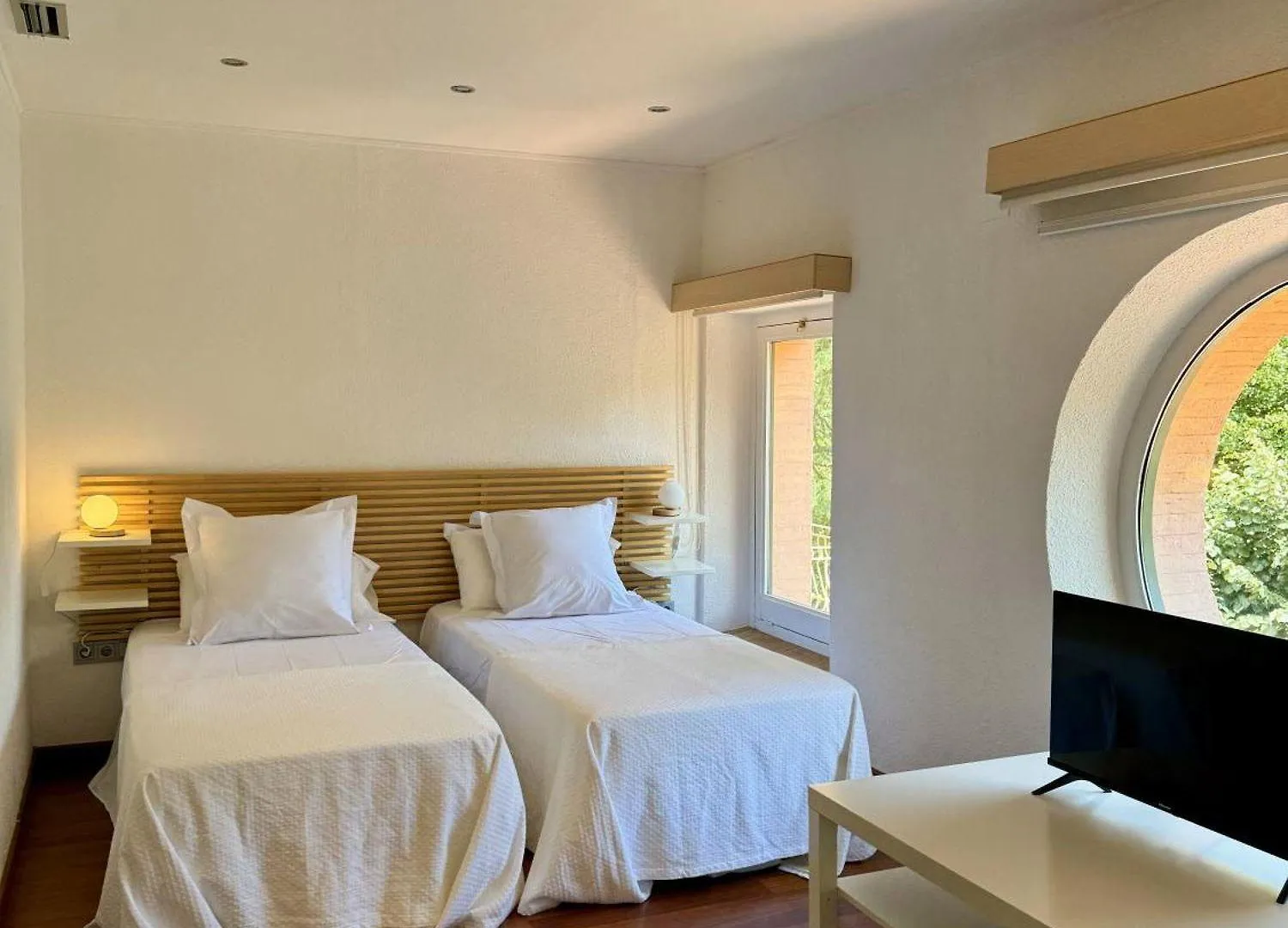 Bedroom, Bed in Hotel Spa La Central - Adults Only