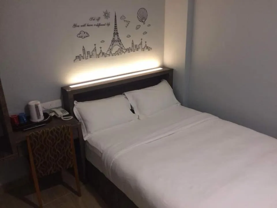 Bed in Sunlight Hotel Kulai