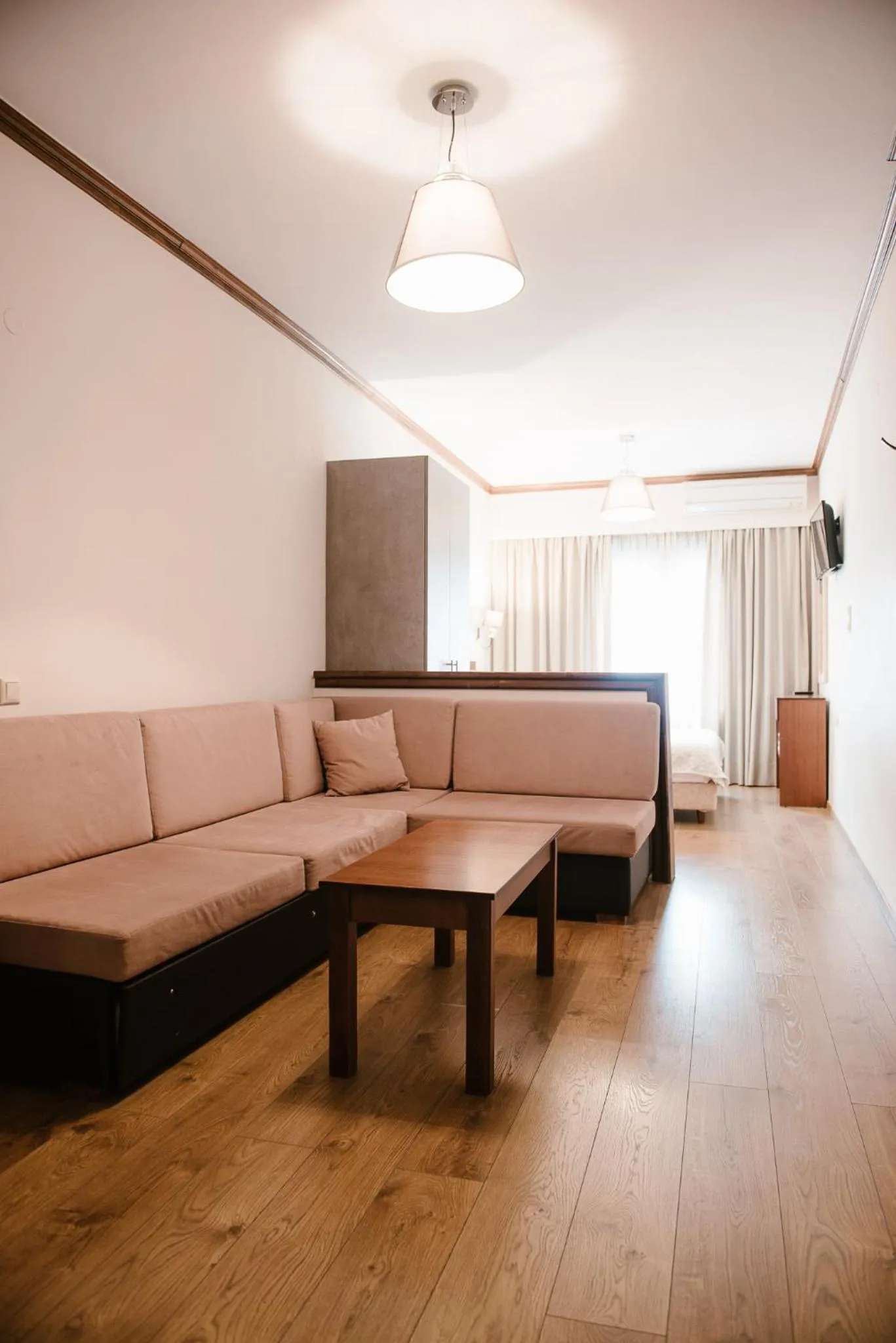 Photo of the whole room in Kentrikon