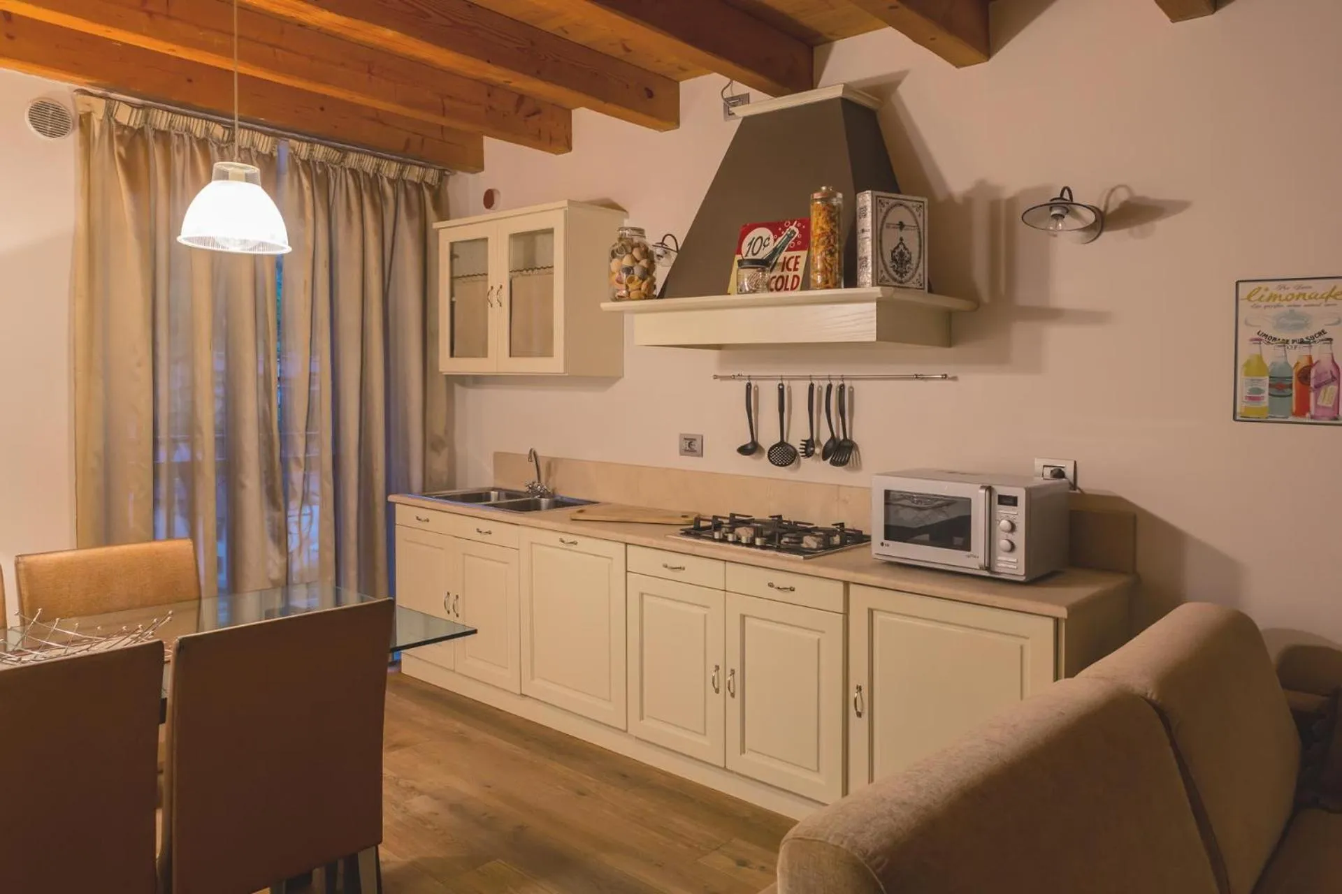 Kitchen or kitchenette in AR Mountains Lodge Villachiara