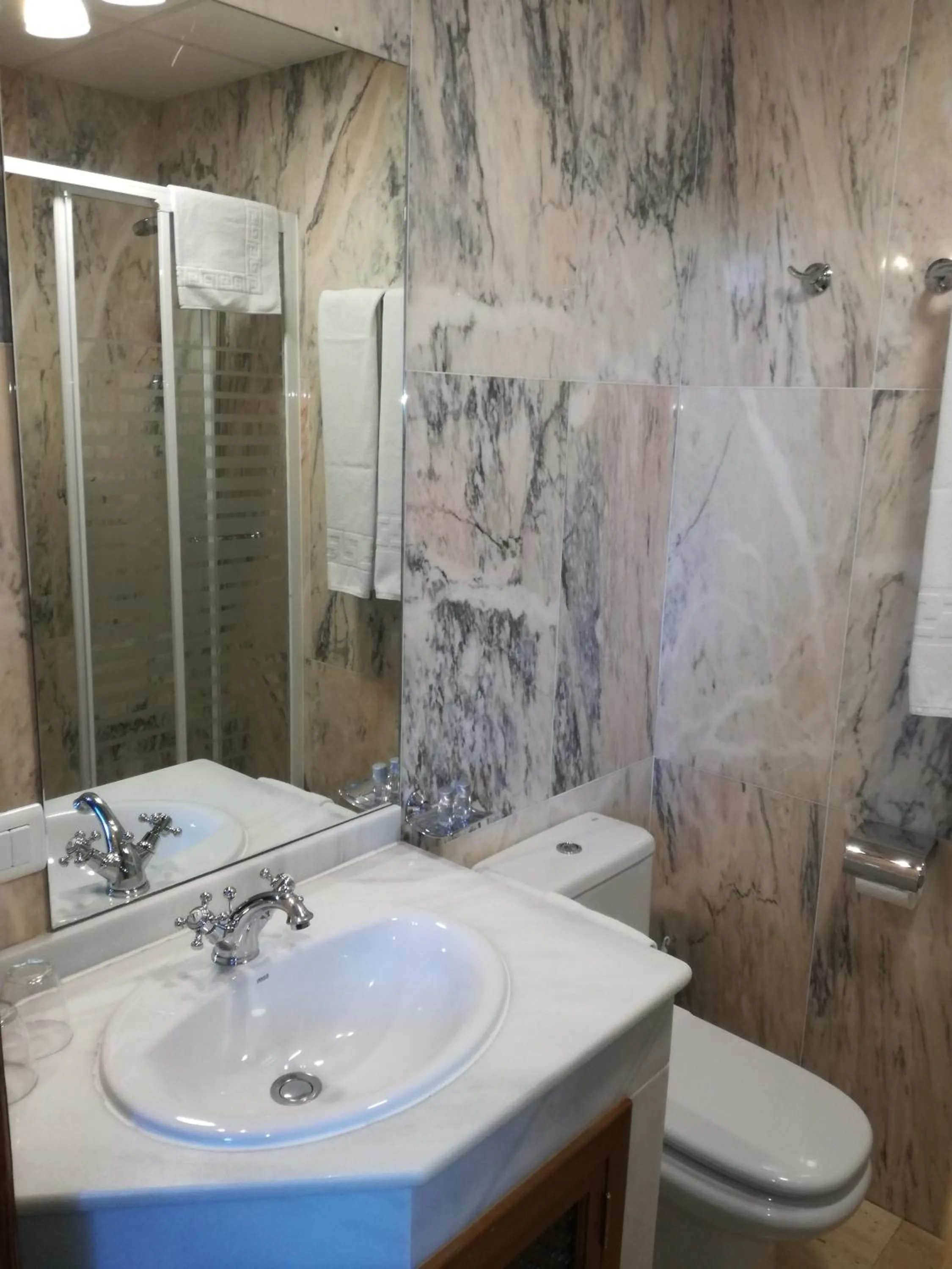 Shower in La Colegiata De Ronda