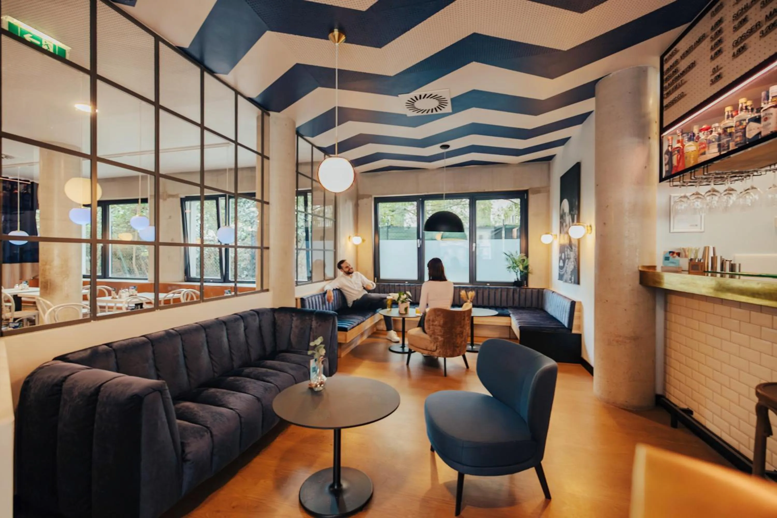 Lounge or bar in MEININGER Hotel Wien Downtown Franz