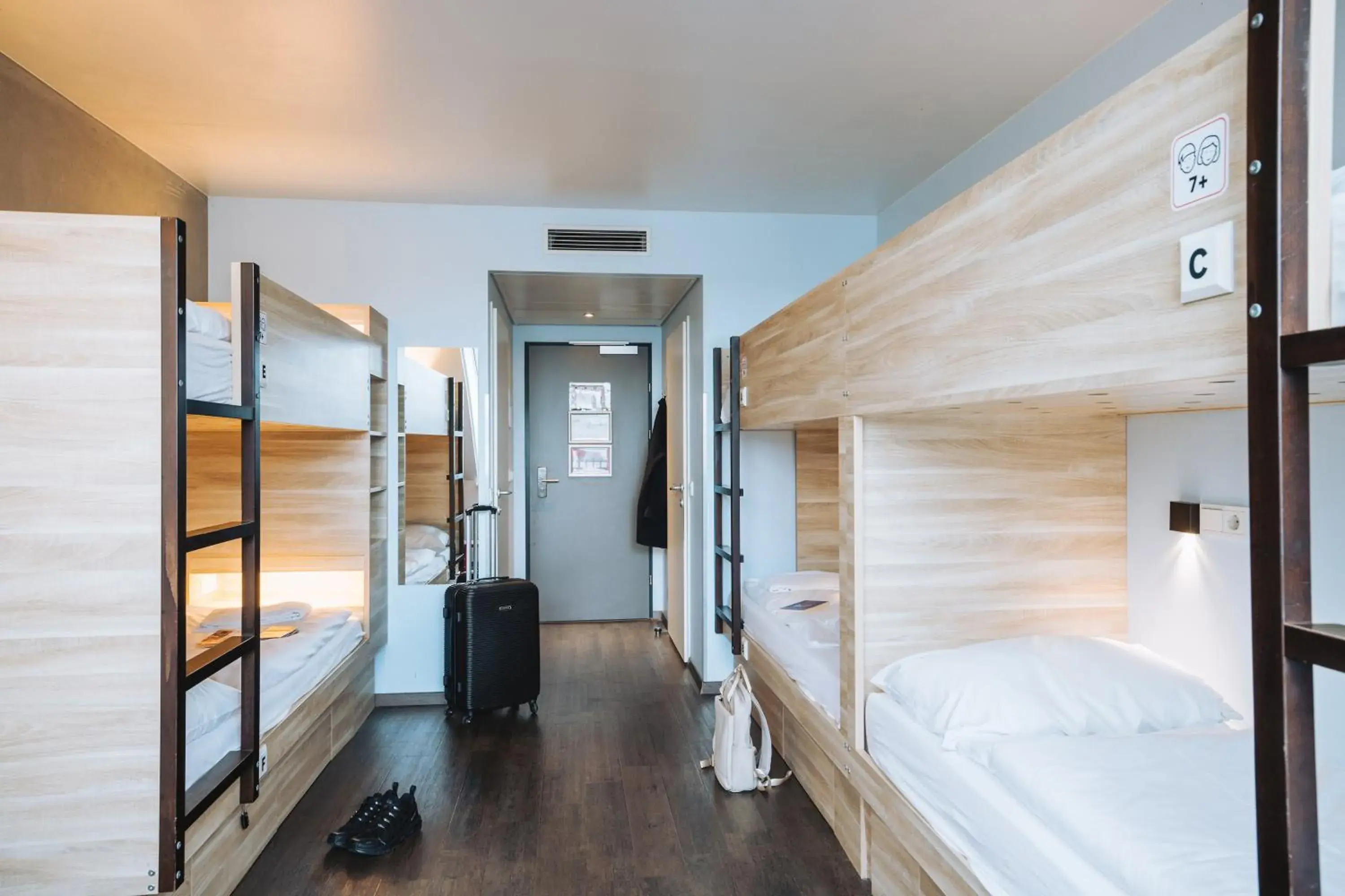 5-Bed Room in MEININGER Hotel Wien Downtown Franz 5-Bed Room in MEININGER Hotel Wien Downtown Franz