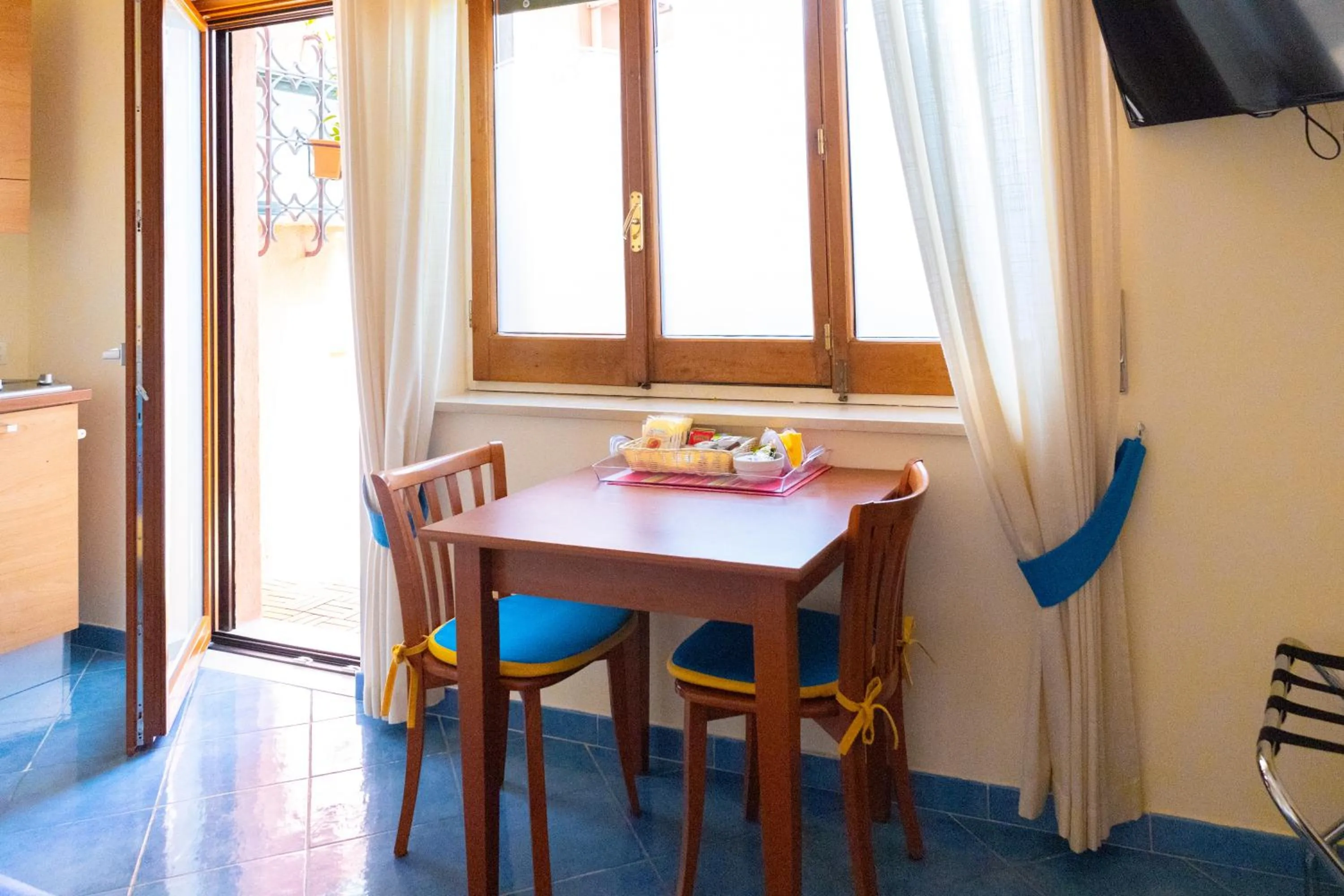 Dining area in Villa Rosa Sorrento