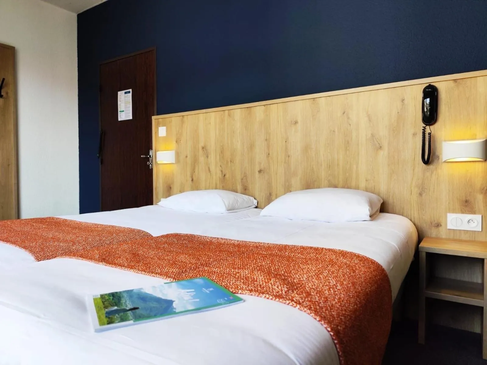 Photo of the whole room, Bed in Hôtel Hélianthe