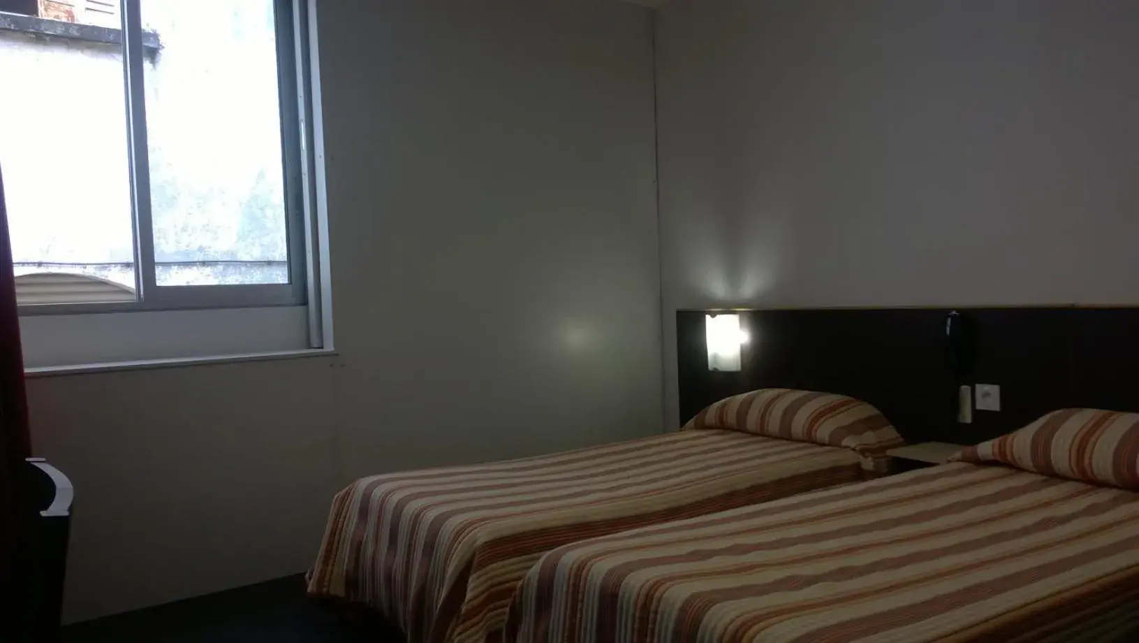 Economy Twin Room in Hôtel Hélianthe Economy Twin Room in Hôtel Hélianthe