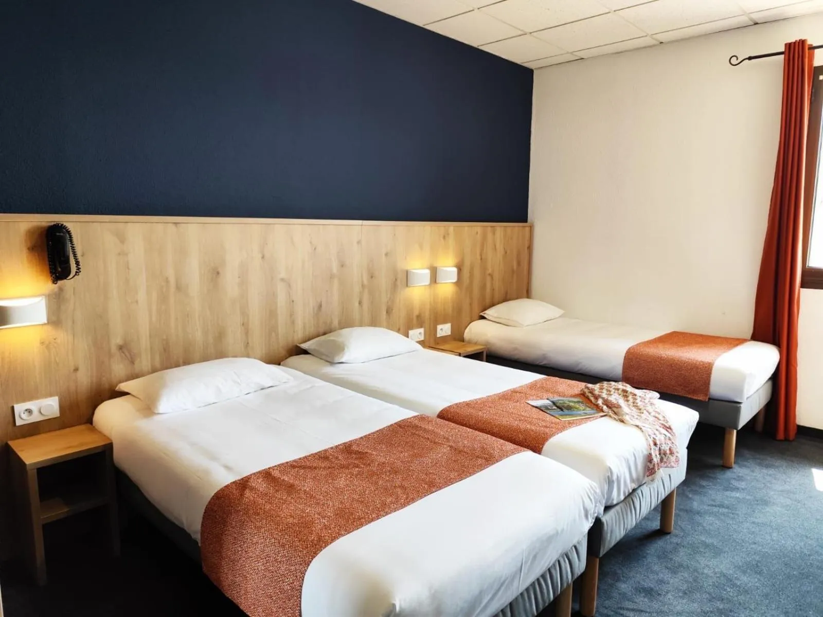 Photo of the whole room, Bed in Hôtel Hélianthe